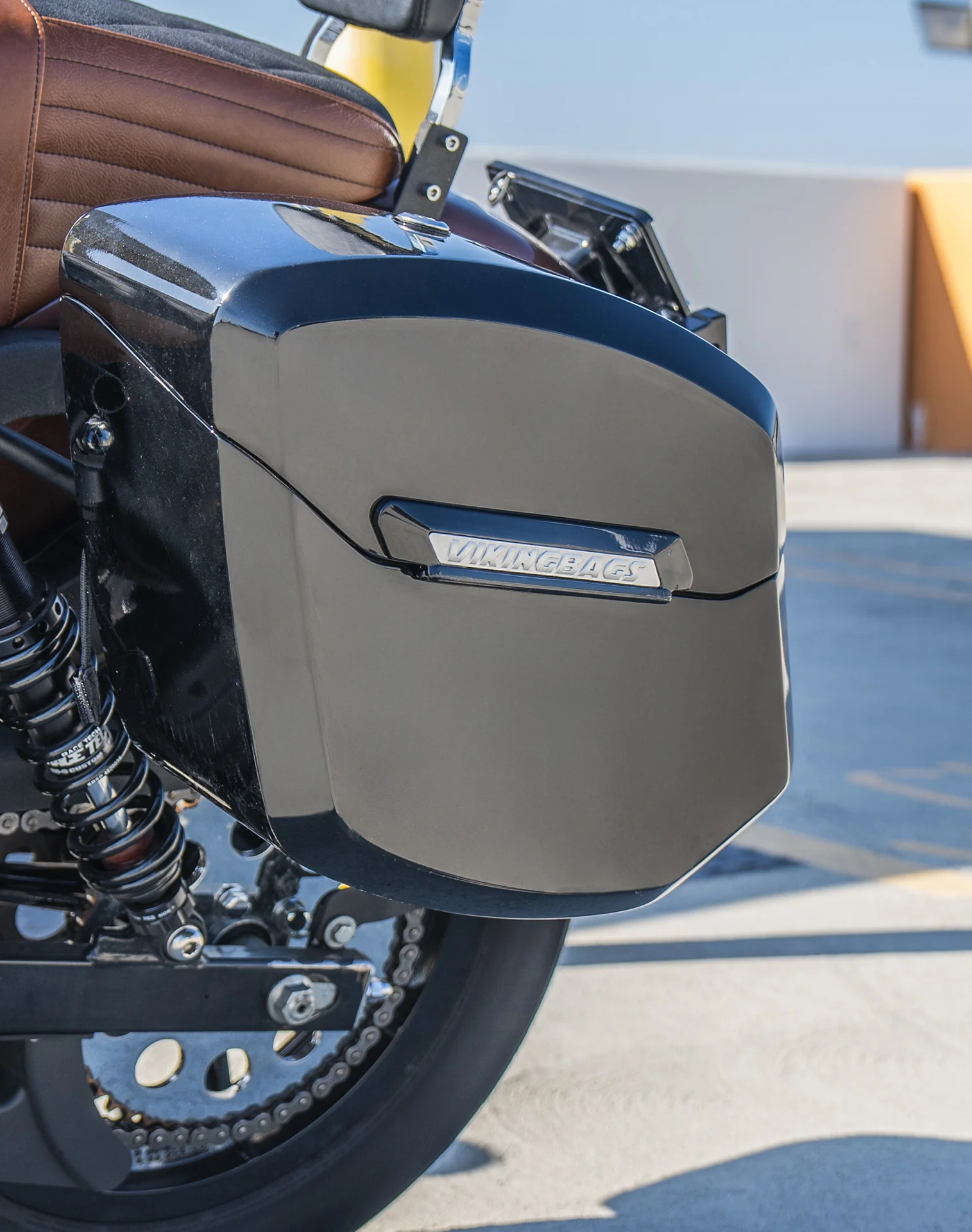 12L - Ironclad Quick Mount Medium Harley Dyna Super Glide Custom FXDC/I Painted Hard Solo Saddlebag (Left Only) - Image 5