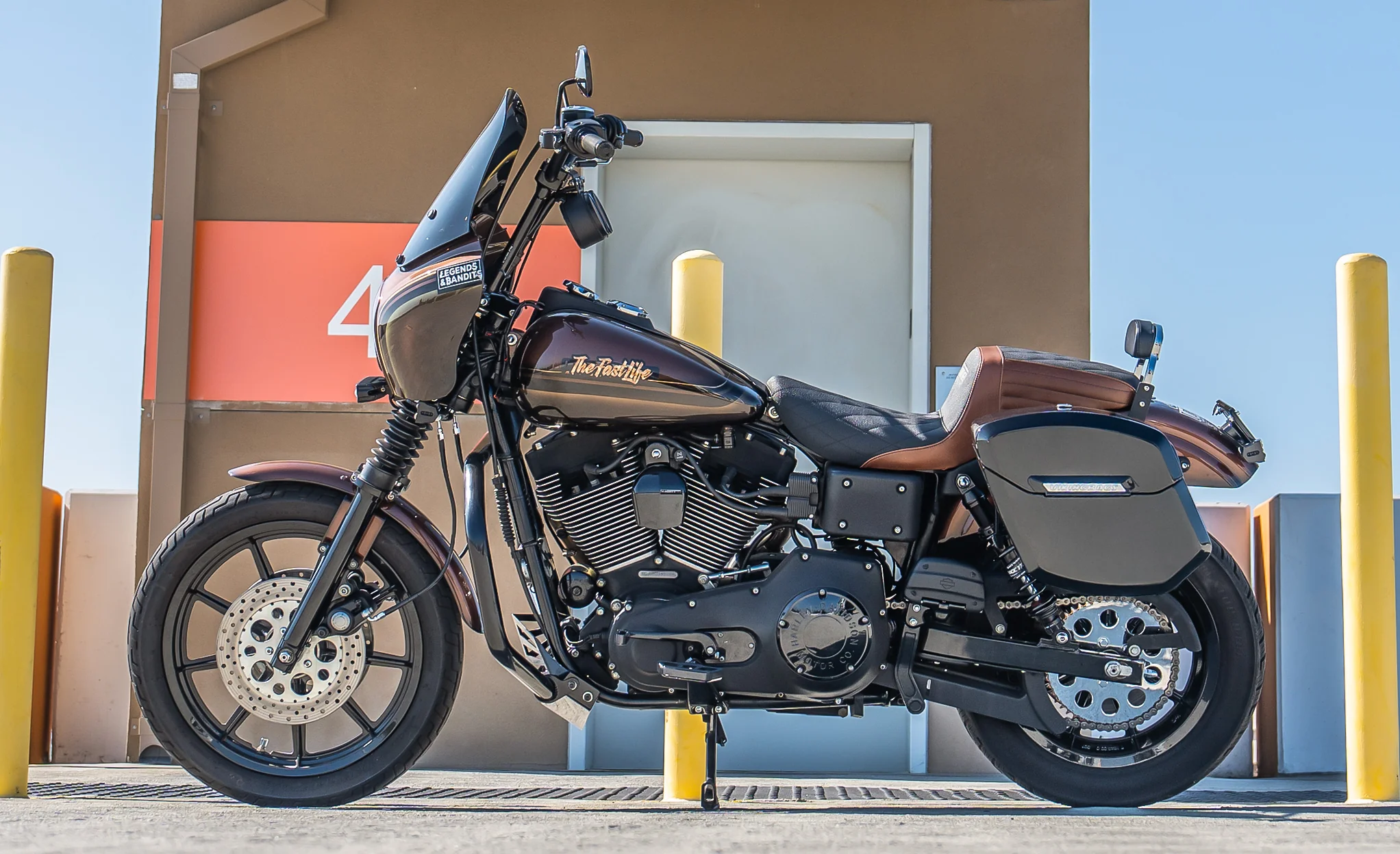 12L - Ironclad Quick Mount Medium Harley Dyna Super Glide FXD Painted Hard Solo Saddlebag (Left Only) - Image 2