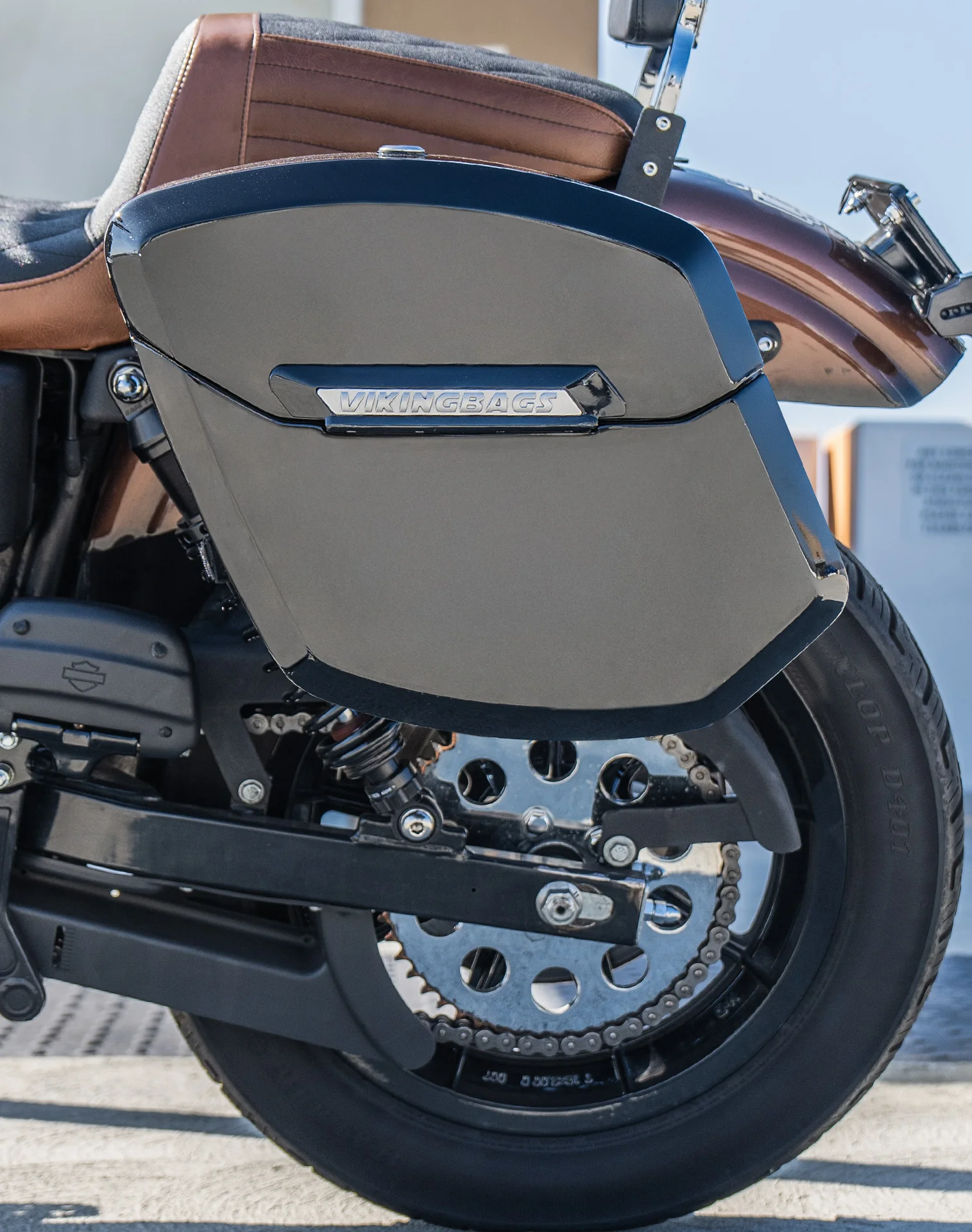 12L - Ironclad Quick Mount Medium Harley Dyna Super Glide FXD Painted Hard Solo Saddlebag (Left Only) - Image 4