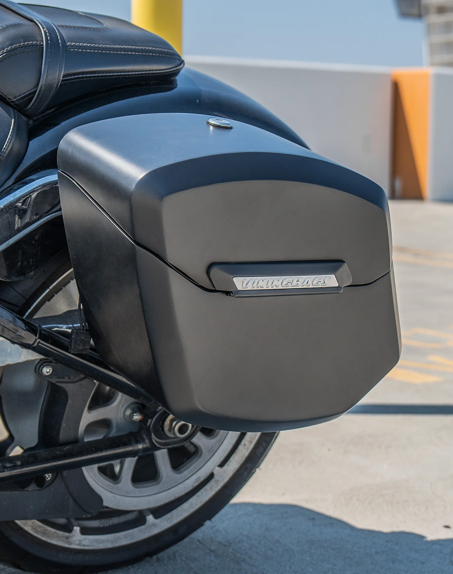 12L - Ironclad Quick Mount Medium Harley Softail Fat Boy FLFB/S Matte Hard Solo Saddlebag (Left Only) - Image 5