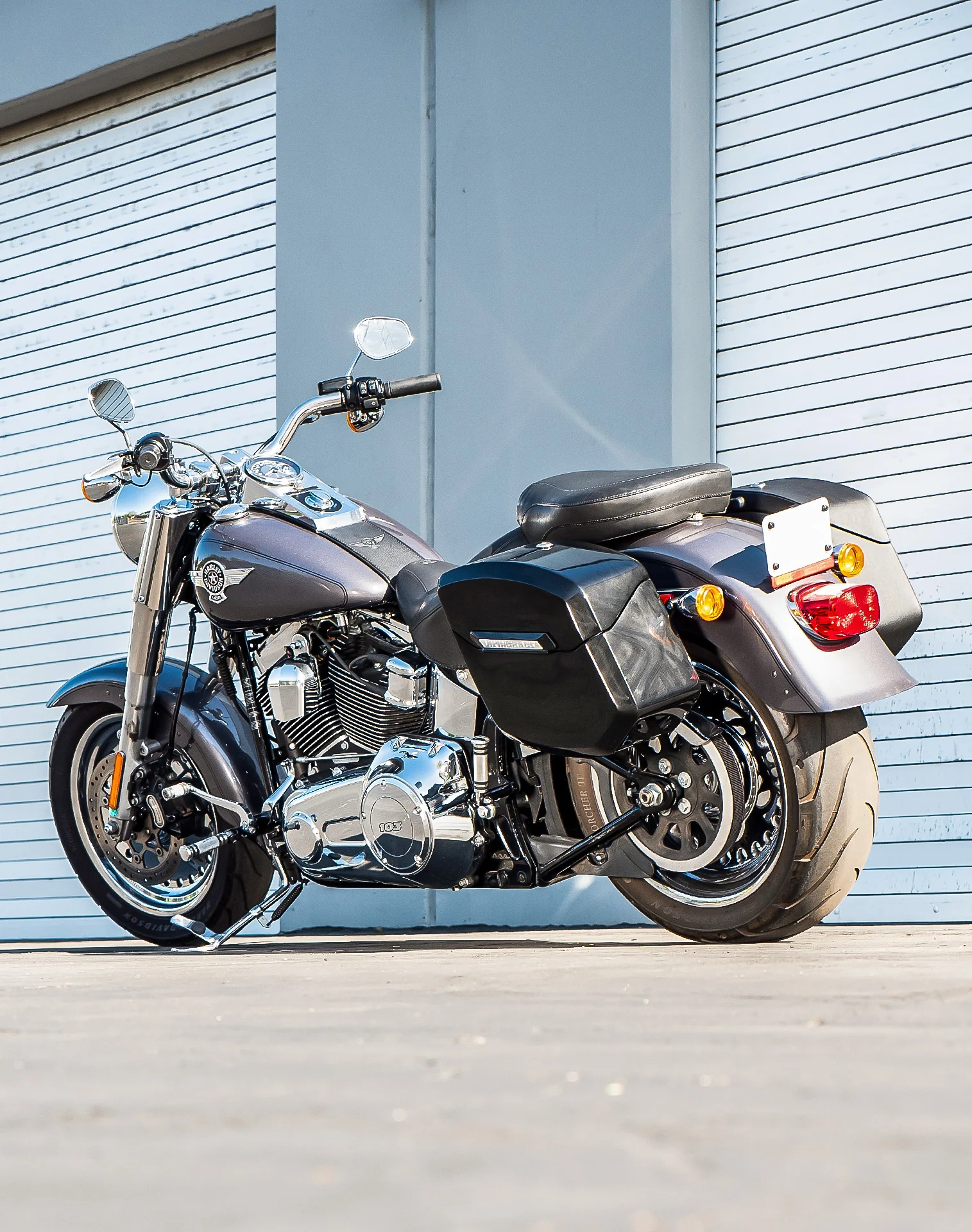 12L - Ironclad Quick Mount Medium Harley Softail Fat Boy Lo FLSTFB Painted Hard Solo Saddlebag (Left Only) - Image 3