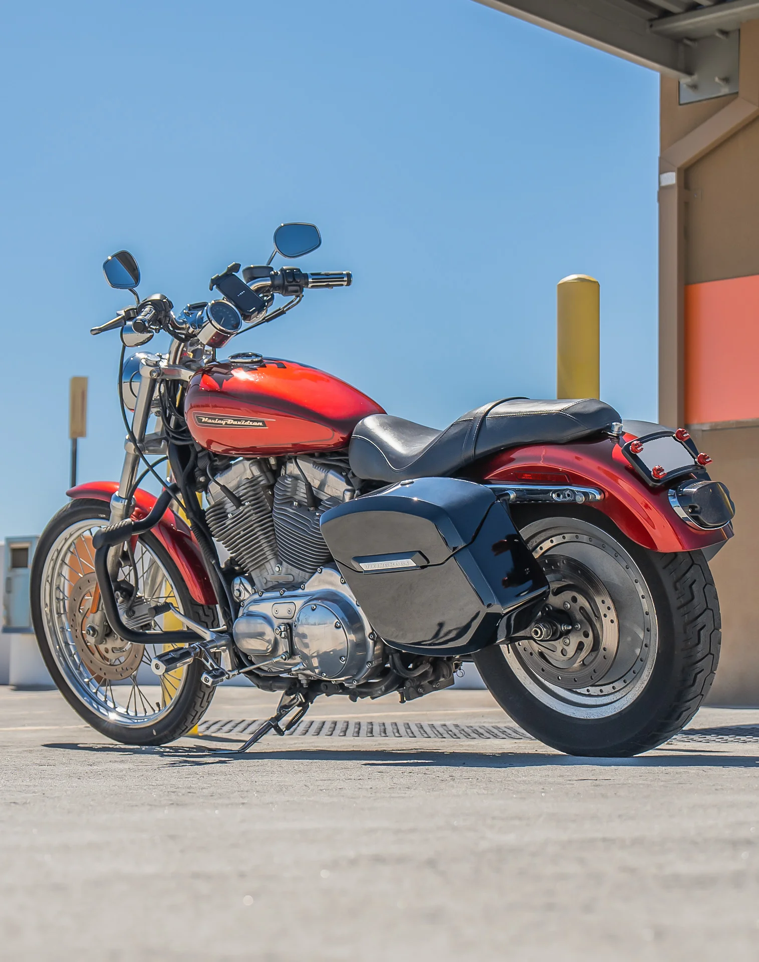 12L - Ironclad Quick Mount Medium Harley Sportster 883 Custom XL883C Painted Hard Solo Saddlebag (Left Only) - Image 3