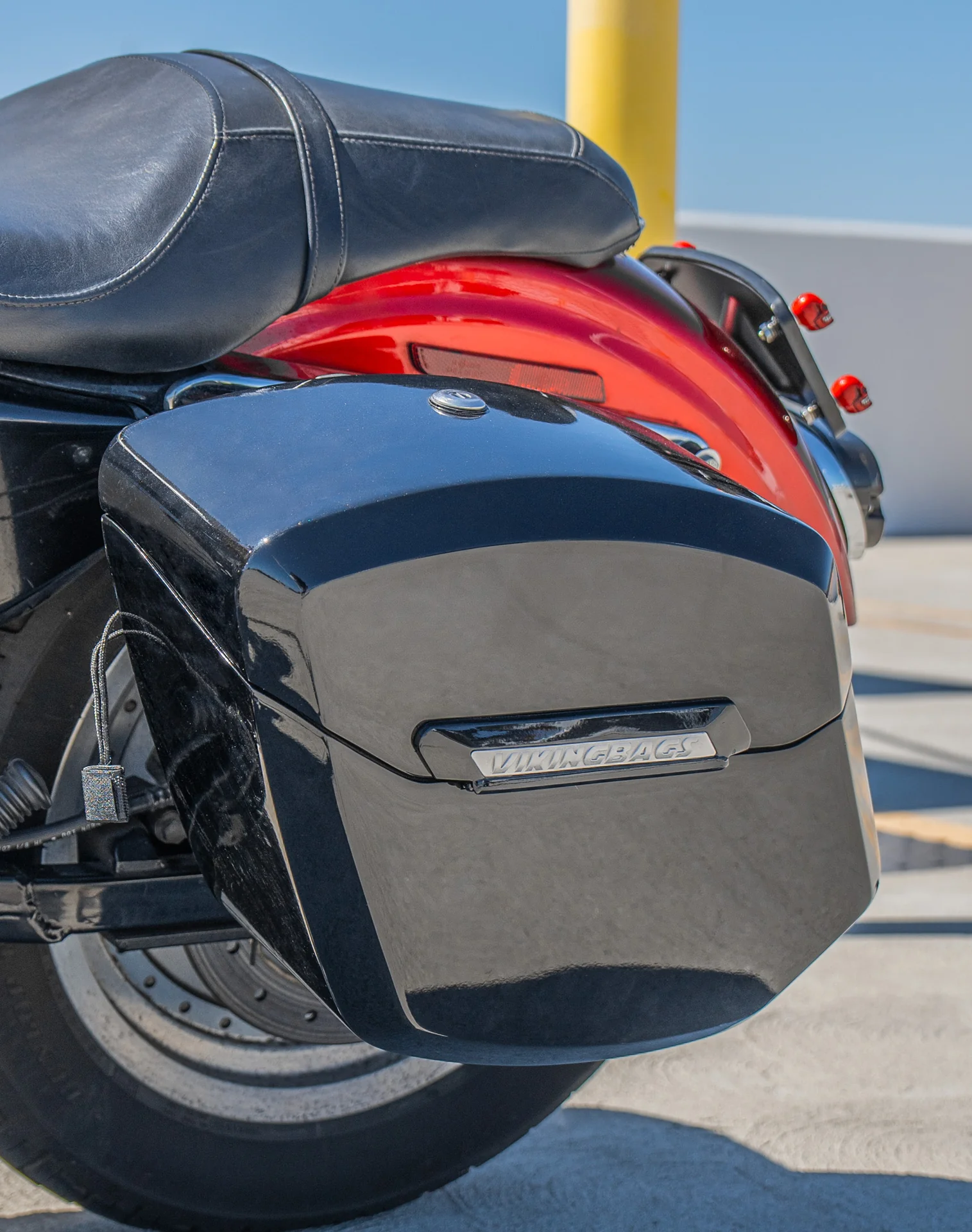 12L - Ironclad Quick Mount Medium Harley Sportster 883 Custom XL883C Painted Hard Solo Saddlebag (Left Only) - Image 5