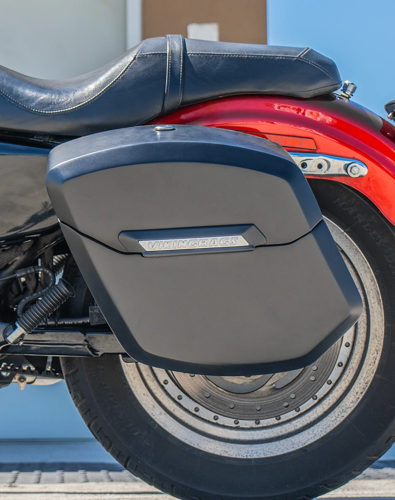12L - Ironclad Quick Mount Medium Harley Sportster 883 Custom XL883C Matte Hard Solo Saddlebag (Left Only) - Image 4