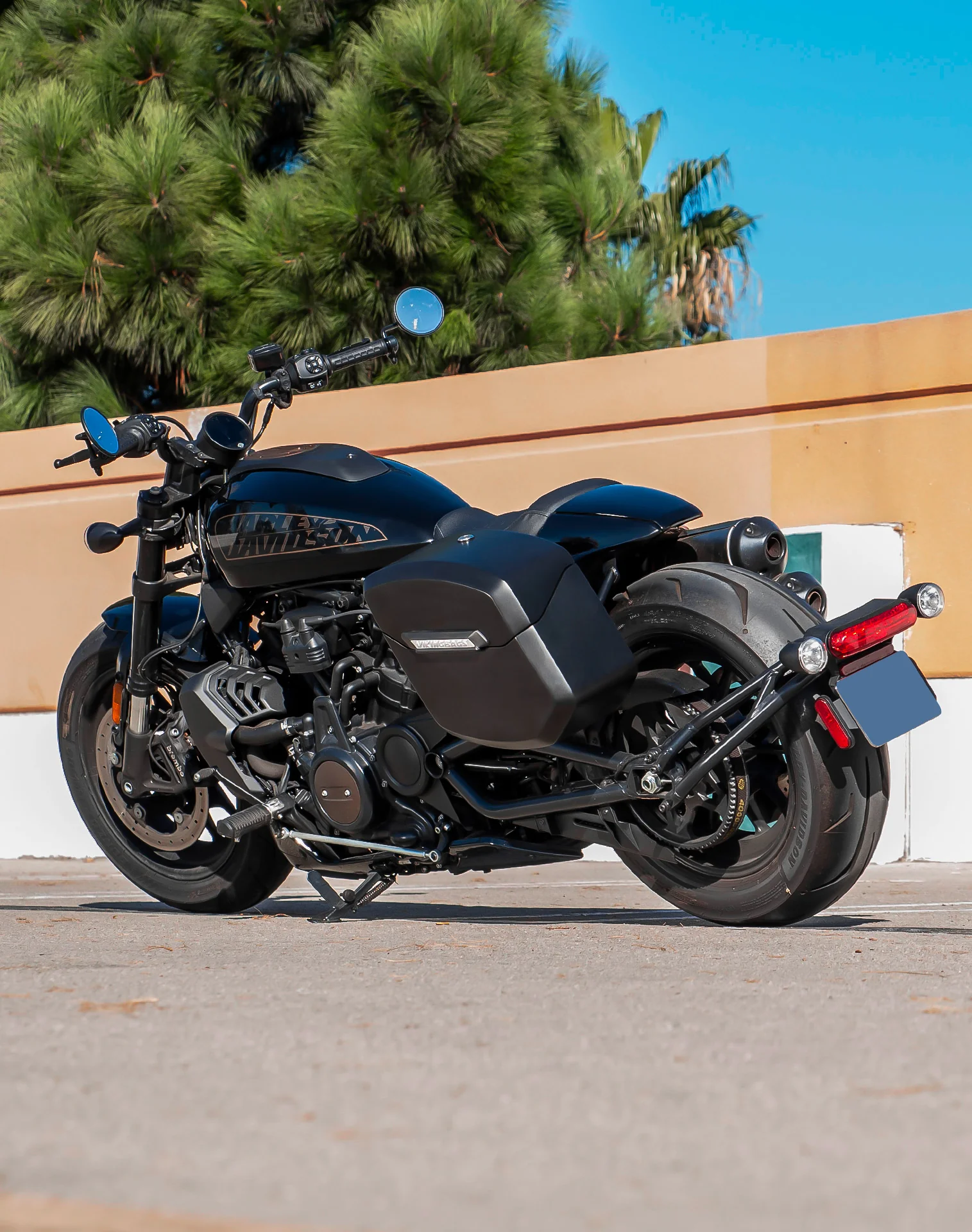 12L - Ironclad Quick Mount Medium Harley Sportster S (RH1250S) Matte Hard Solo Saddlebag (Left Only) - Image 3