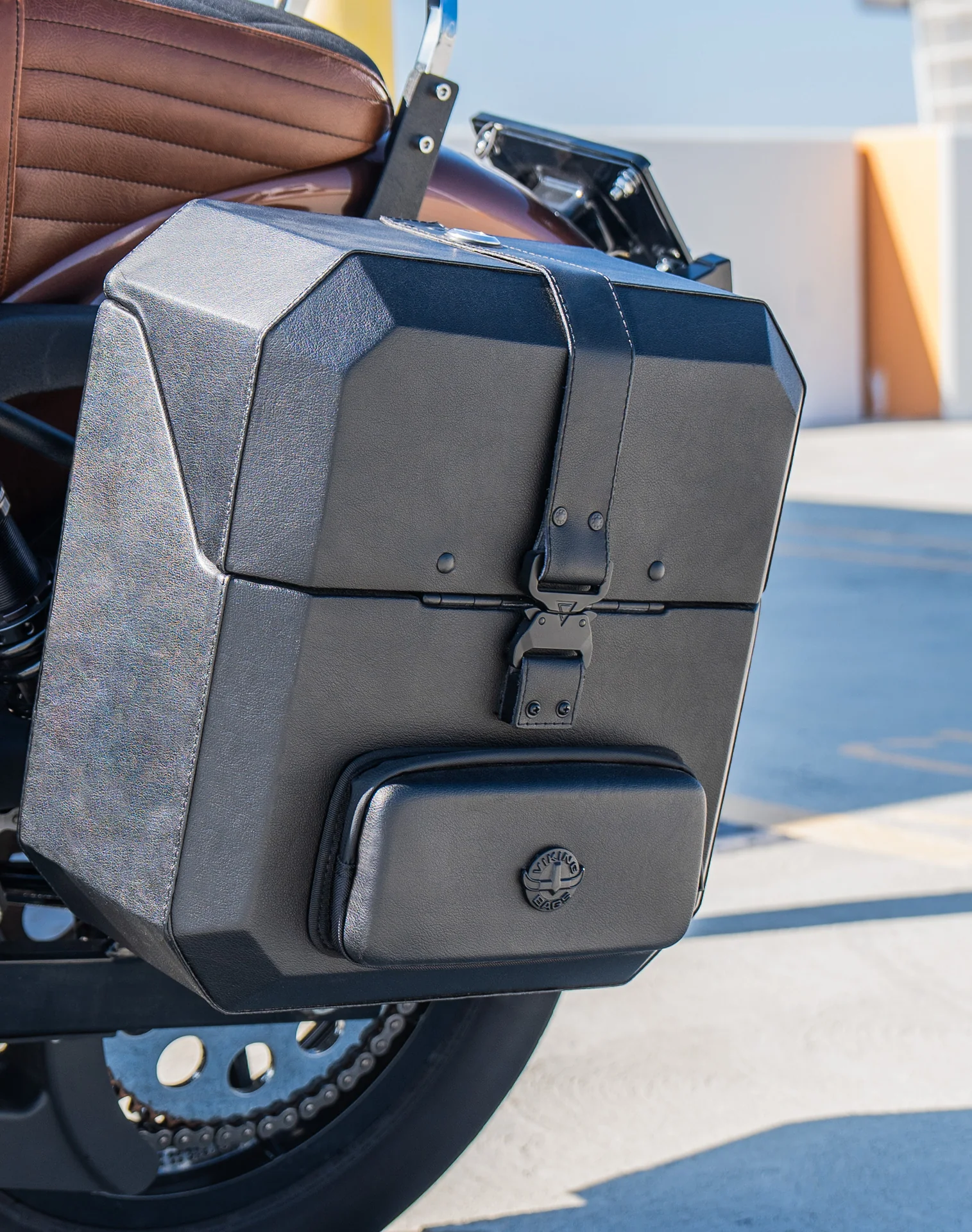 15L - Outlaw Quick Mount Medium Hard Solo Saddlebag (Left Only) for Harley Dyna Super Glide Custom FXDC/I - Image 5