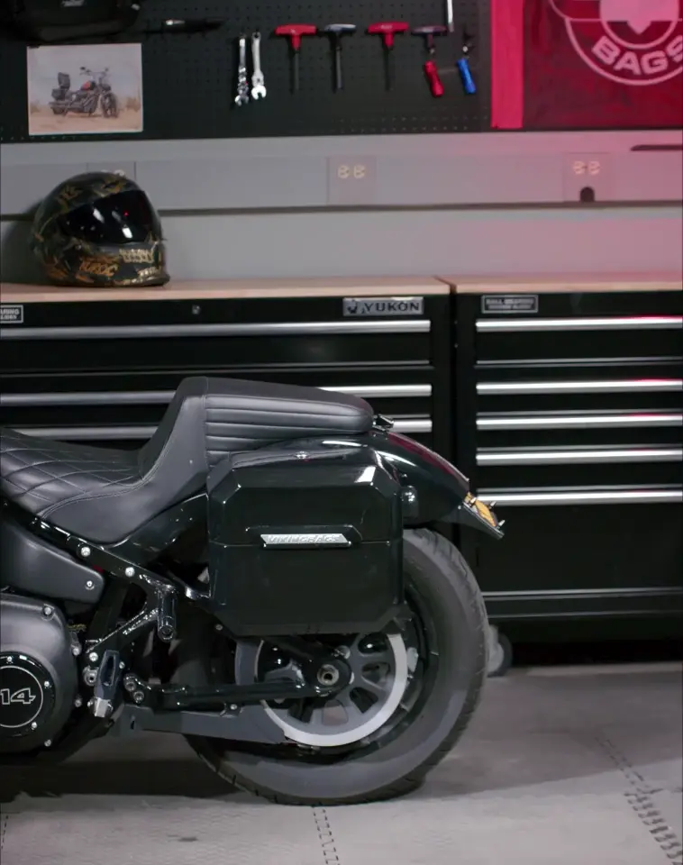 20L - Outlaw Quick-Mount Small 2025+ Indian Scout Sixty Bobber Painted Hard Saddlebags - Image 10