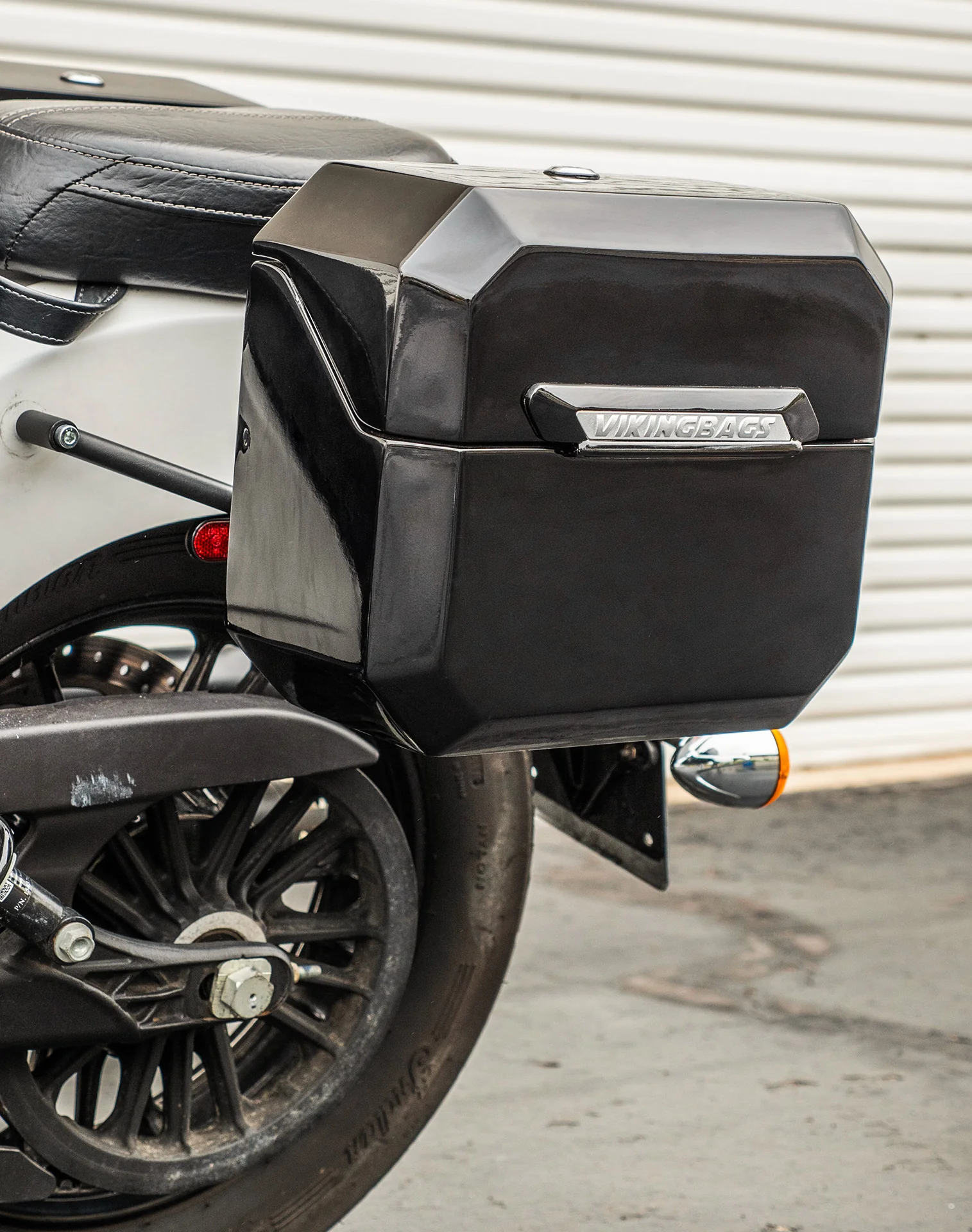 20L - Outlaw Quick-Mount Small Indian Scout Sixty Classic 2025+ Painted Hard Saddlebags - Image 4