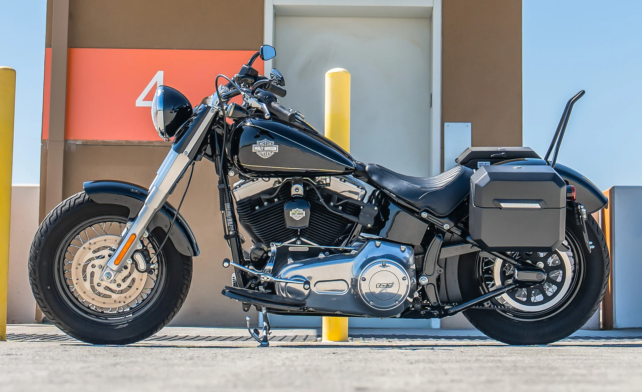 20L - Outlaw Quick-Mount Small Harley Softail Slim FLS Matte Hard Saddlebags - Image 2
