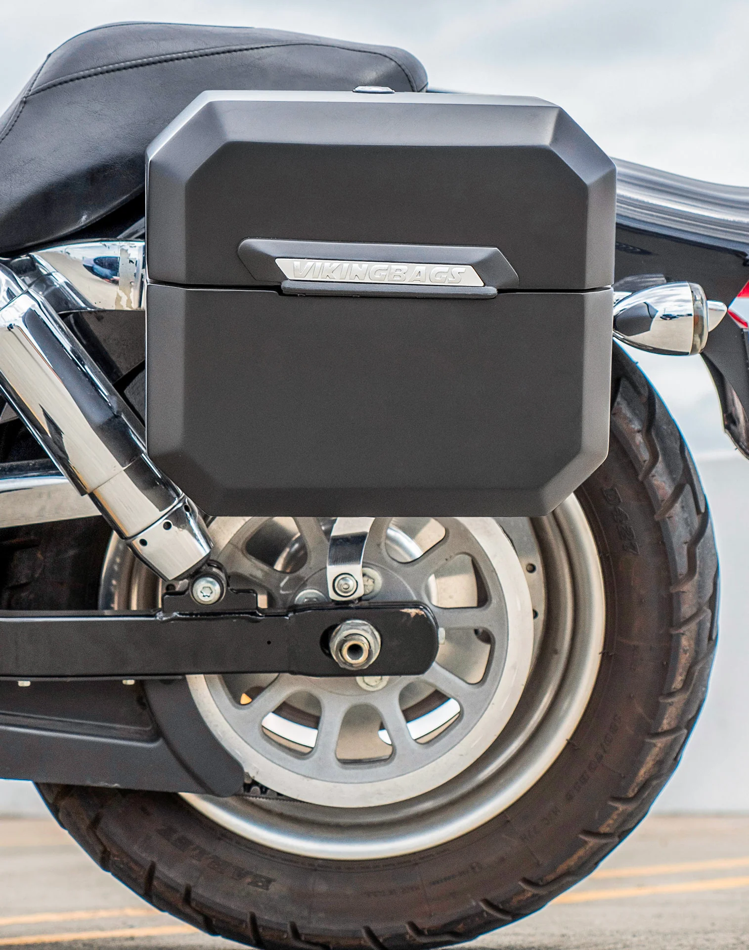 20L - Outlaw Quick-Mount Small Harley Dyna Fat Bob FXDF Matte Hard Saddlebags - Image 4