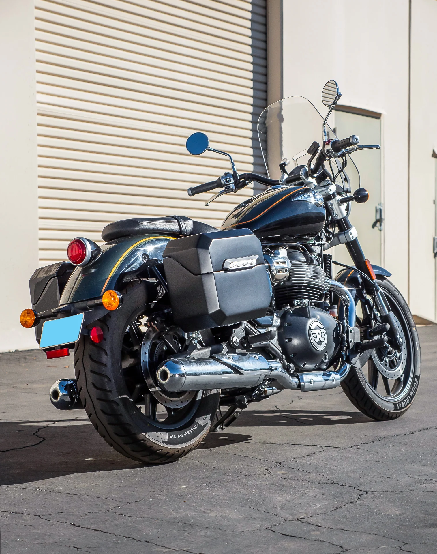20L - Outlaw Quick-Mount Small Royal Enfield Super Meteor 650 Matte Hard Saddlebags - Image 3