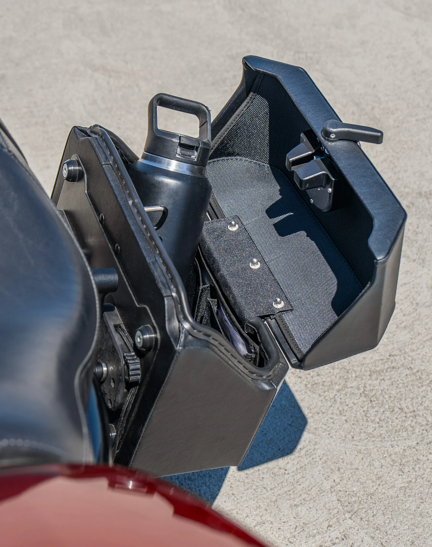 20L - Outlaw Quick-Mount Small Harley Sportster 883 Custom XL883C Leather Wrapped Hard Saddlebags - Image 6