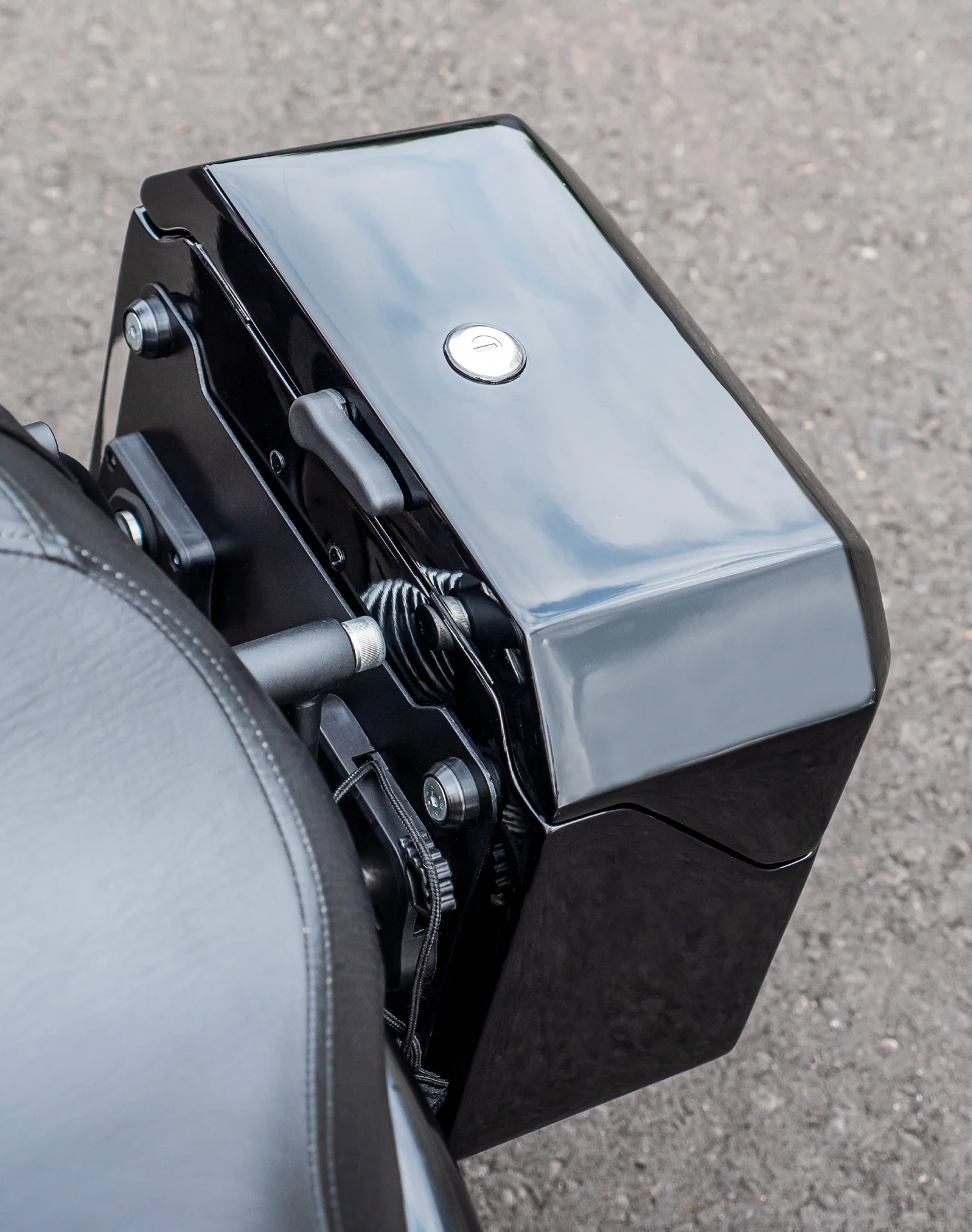 20L - Outlaw Quick-Mount Small Harley Sportster 883 Low XL883L Painted Hard Saddlebags - Image 5