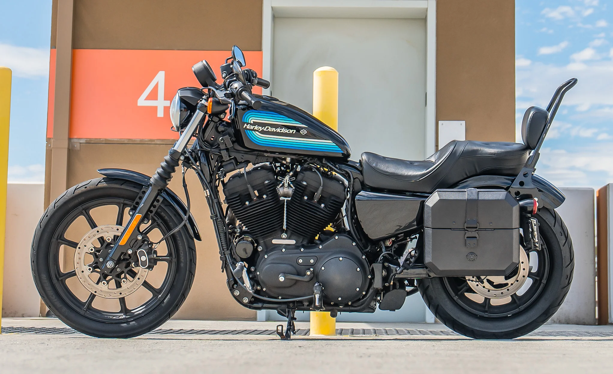 20L - Outlaw Quick-Mount Small Harley Sportster Iron 1200 XL1200NS Leather Wrapped Hard Saddlebags - Image 2