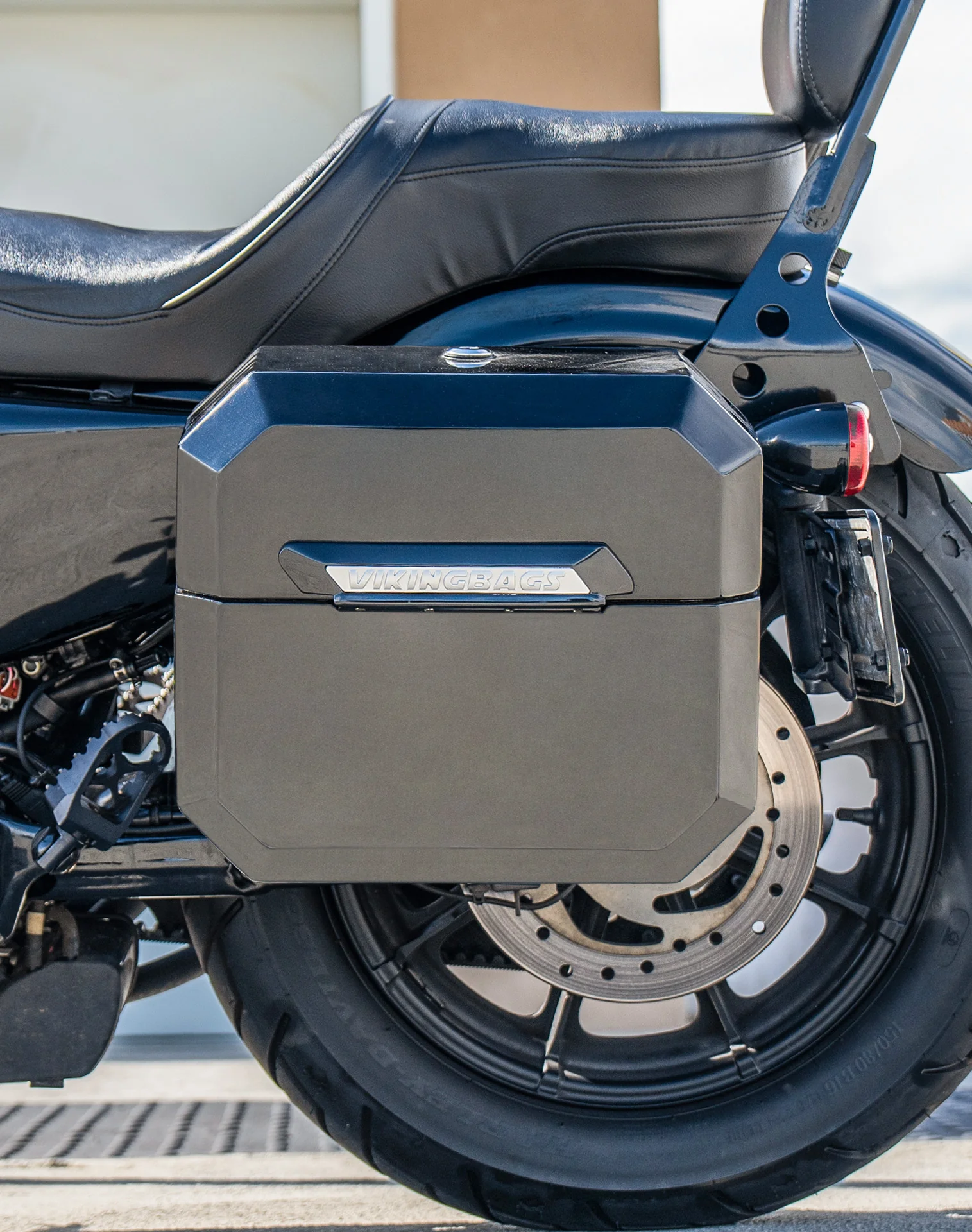 20L - Outlaw Quick-Mount Small Harley Sportster Iron 1200 XL1200NS Painted Hard Saddlebags - Image 4