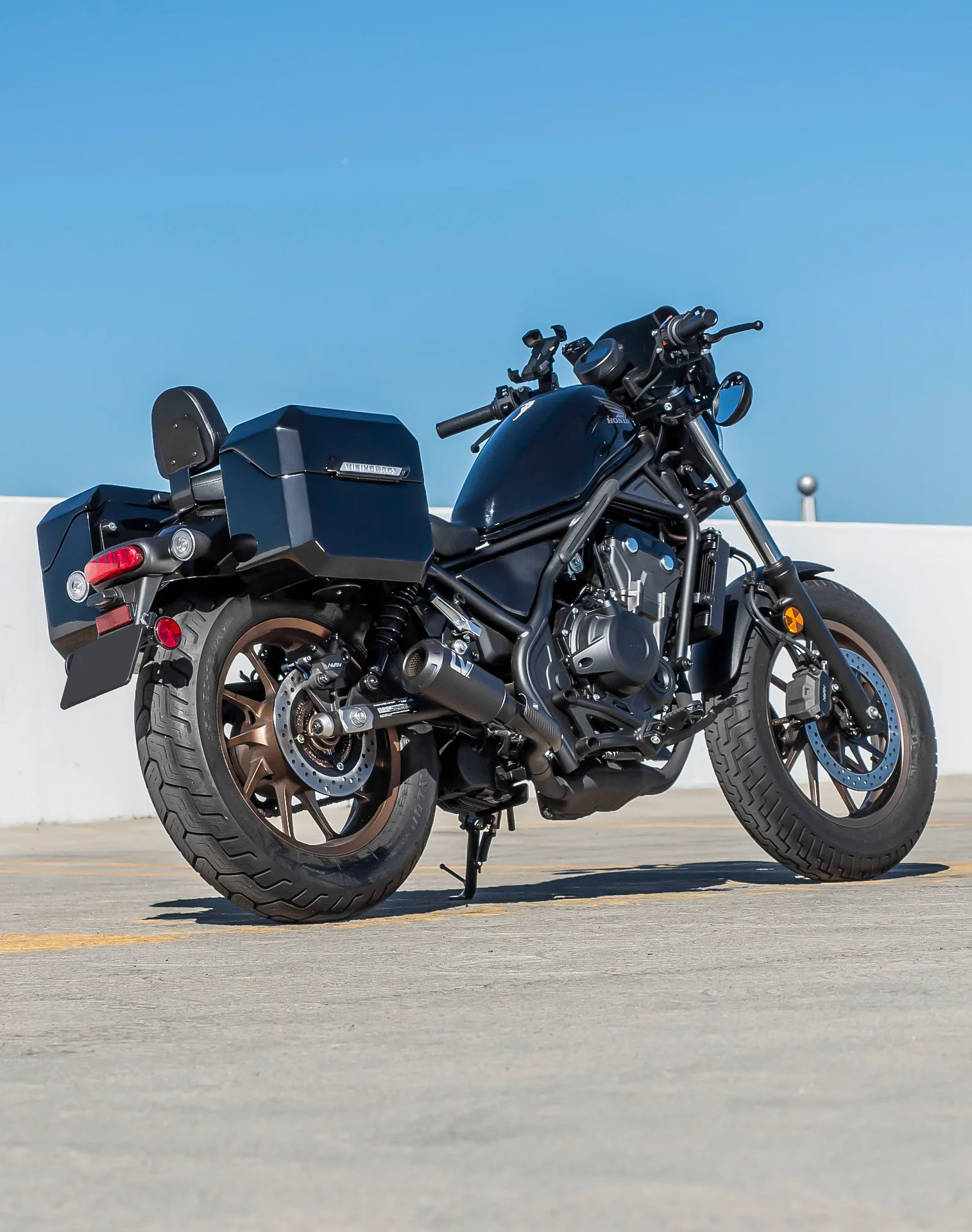 20L - Outlaw Quick-Mount Small Honda Rebel 300 Painted Hard Saddlebags - Image 3