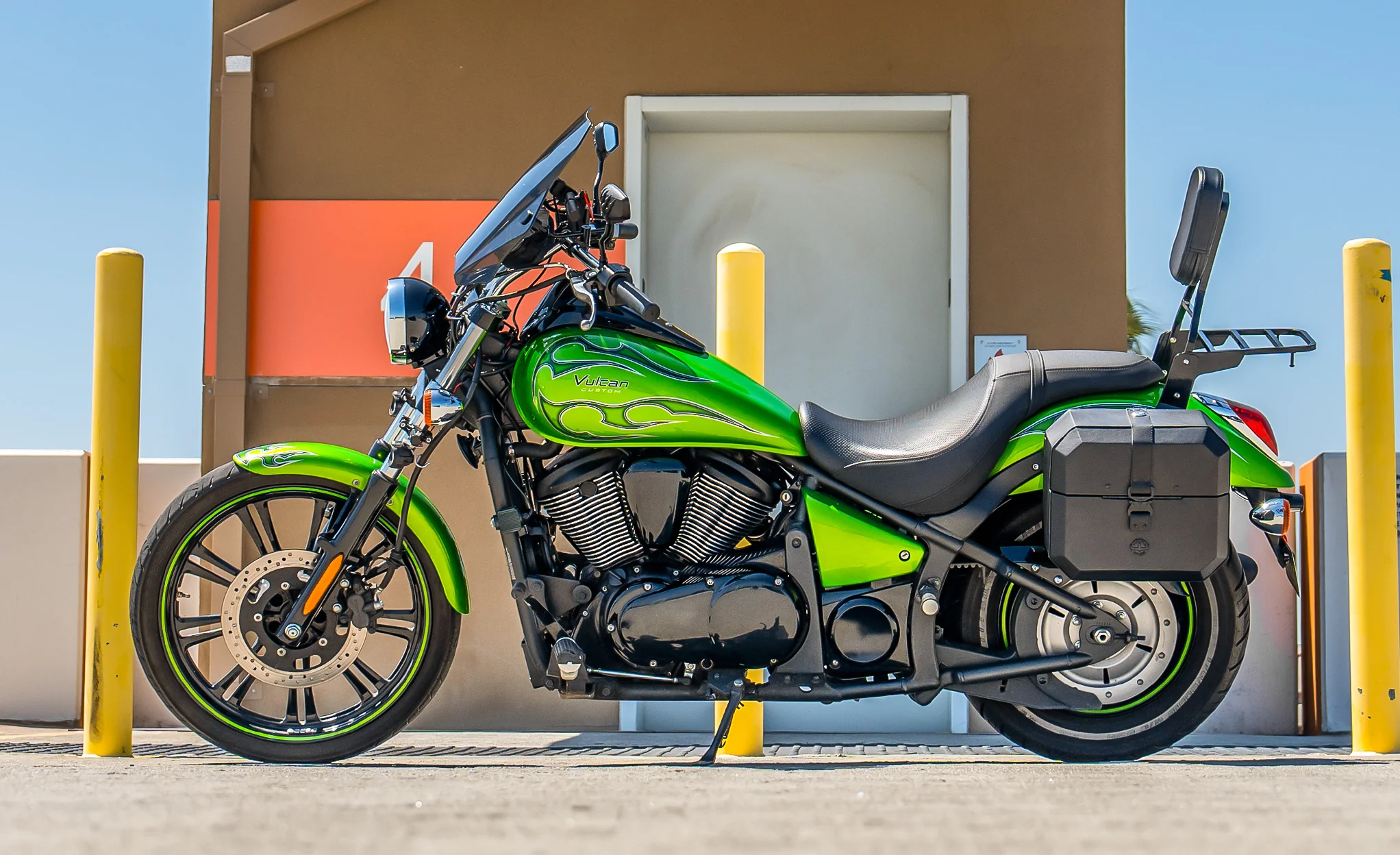 20L - Outlaw Quick-Mount Small Kawasaki Vulcan 900 Custom Leather Wrapped Hard Saddlebags - Image 2
