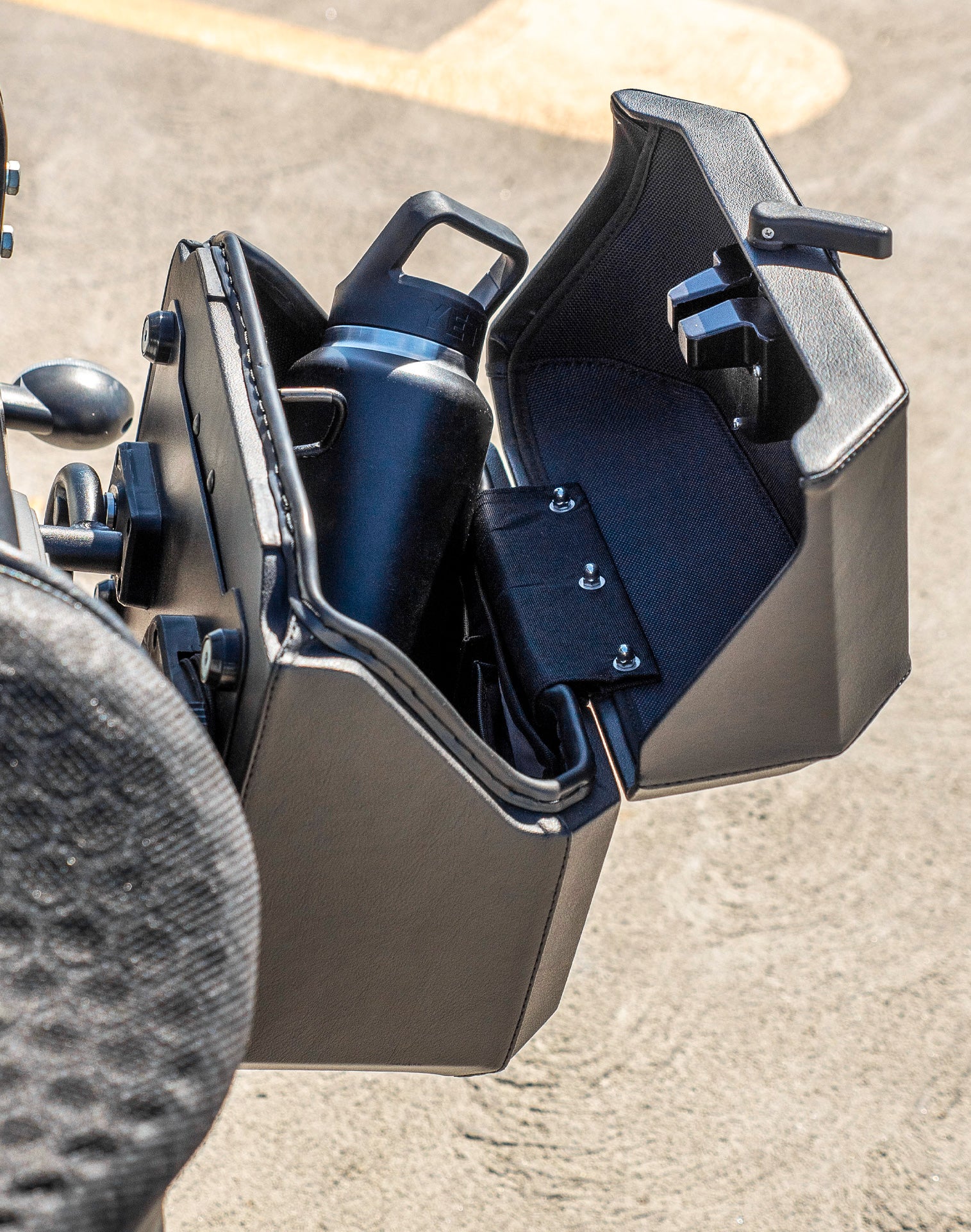 20L - Outlaw Quick-Mount Small Kawasaki Vulcan S Leather Wrapped Hard Saddlebags - Image 5