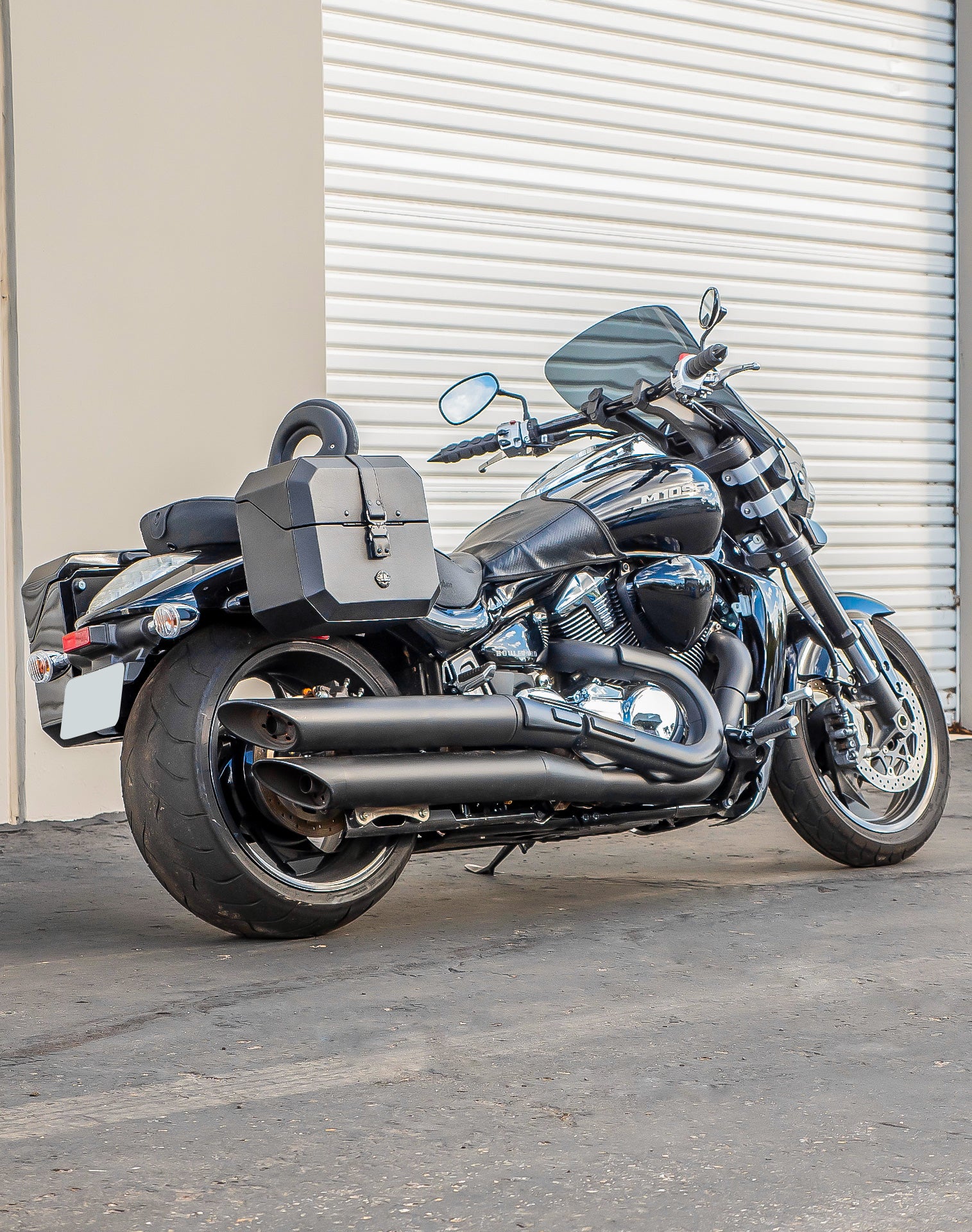 20L - Outlaw Quick-Mount Small Suzuki Boulevard M109 VZR1800 Leather Wrapped Hard Saddlebags - Image 3