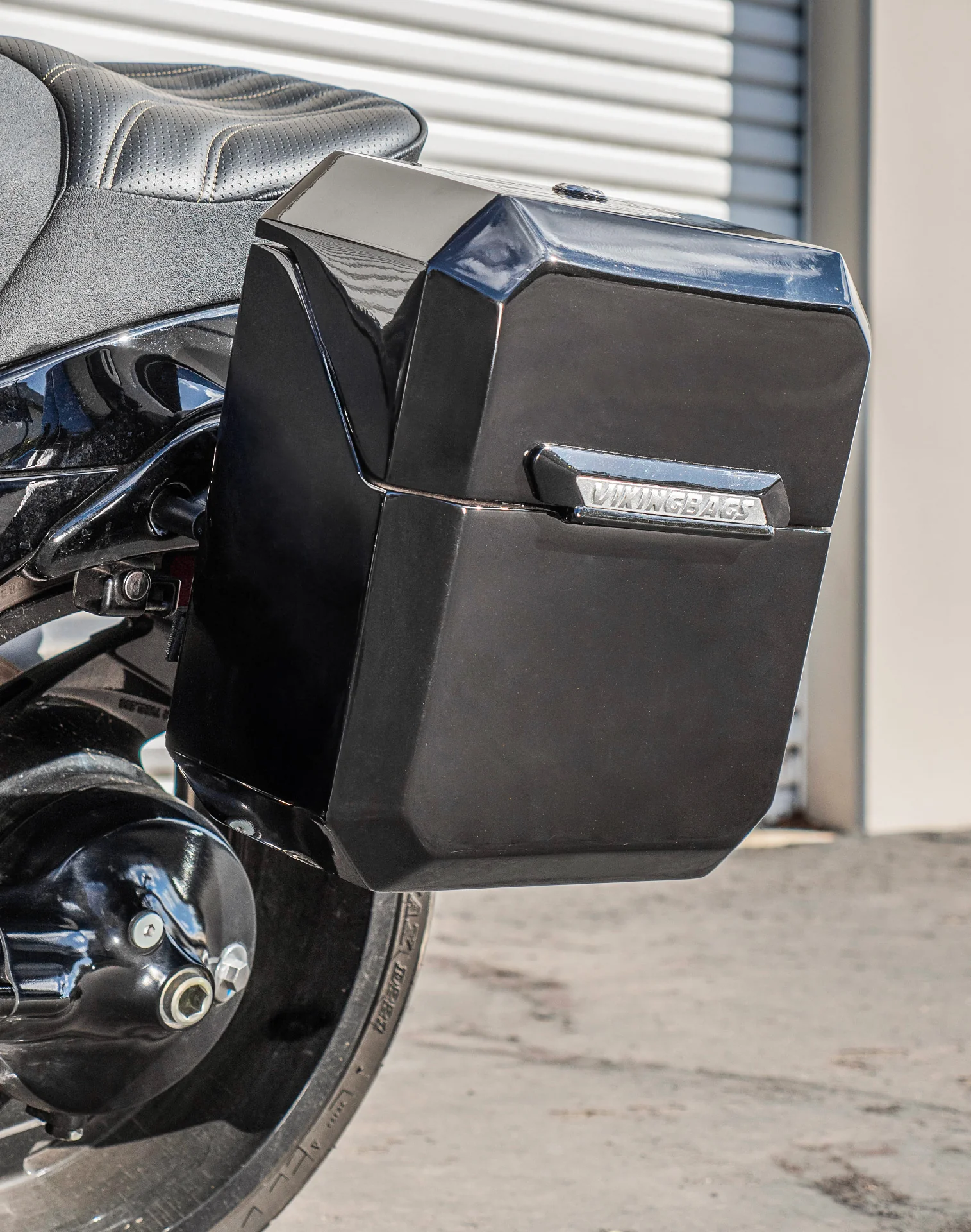 30L - Outlaw Quick Mount Medium Suzuki Boulevard M109 VZR1800 Painted Hard Saddlebags - Image 4