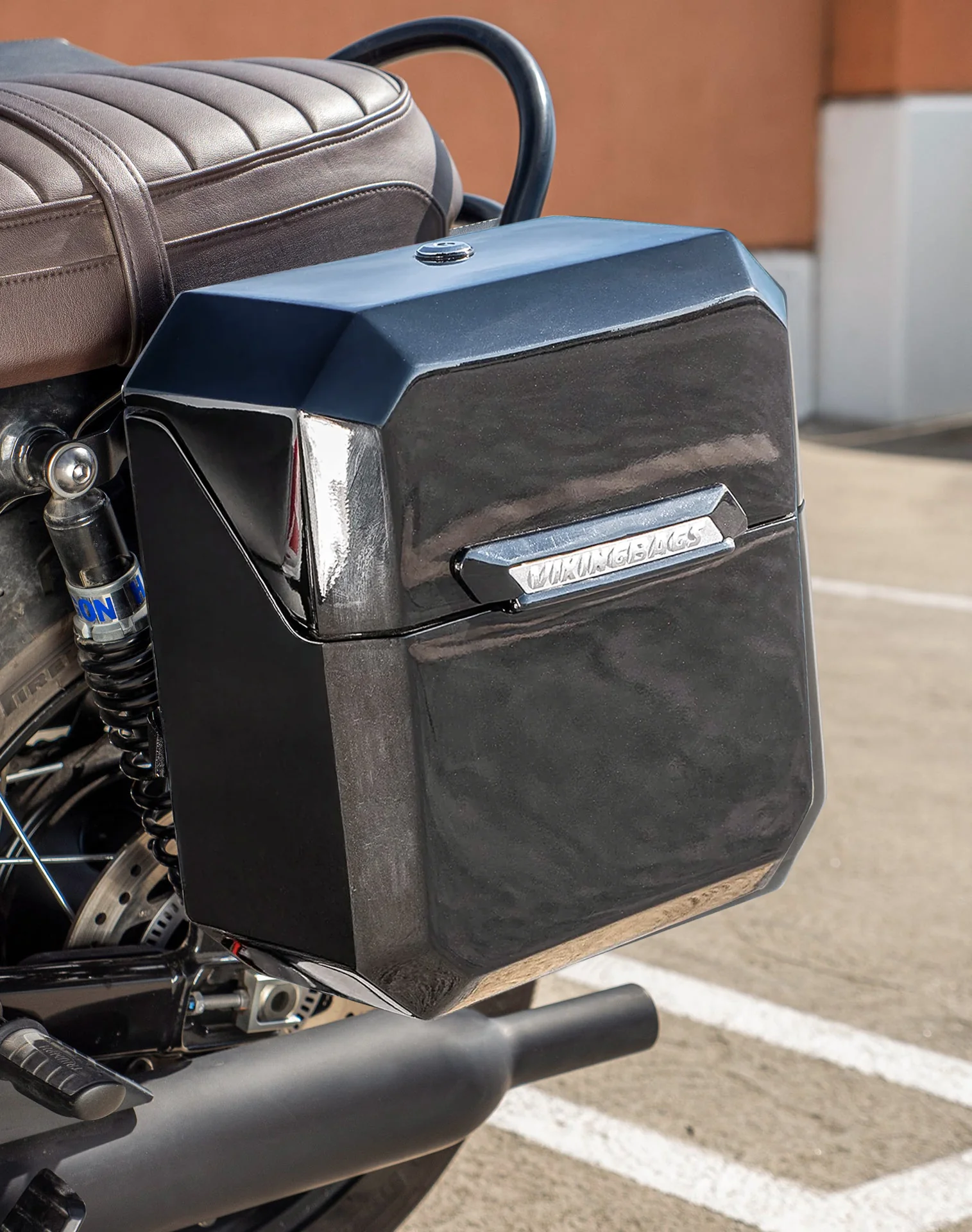 30L - Outlaw Quick Mount Medium Triumph Bonneville T100 Painted Hard Saddlebags - Image 4