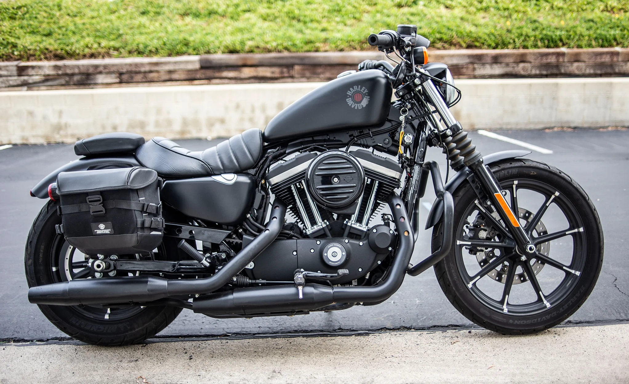 10L - Incognito Quick Mount Small Solo Motorcycle Saddlebag (Right Only) for Harley Sportster 883 Iron XL883N - Image 2