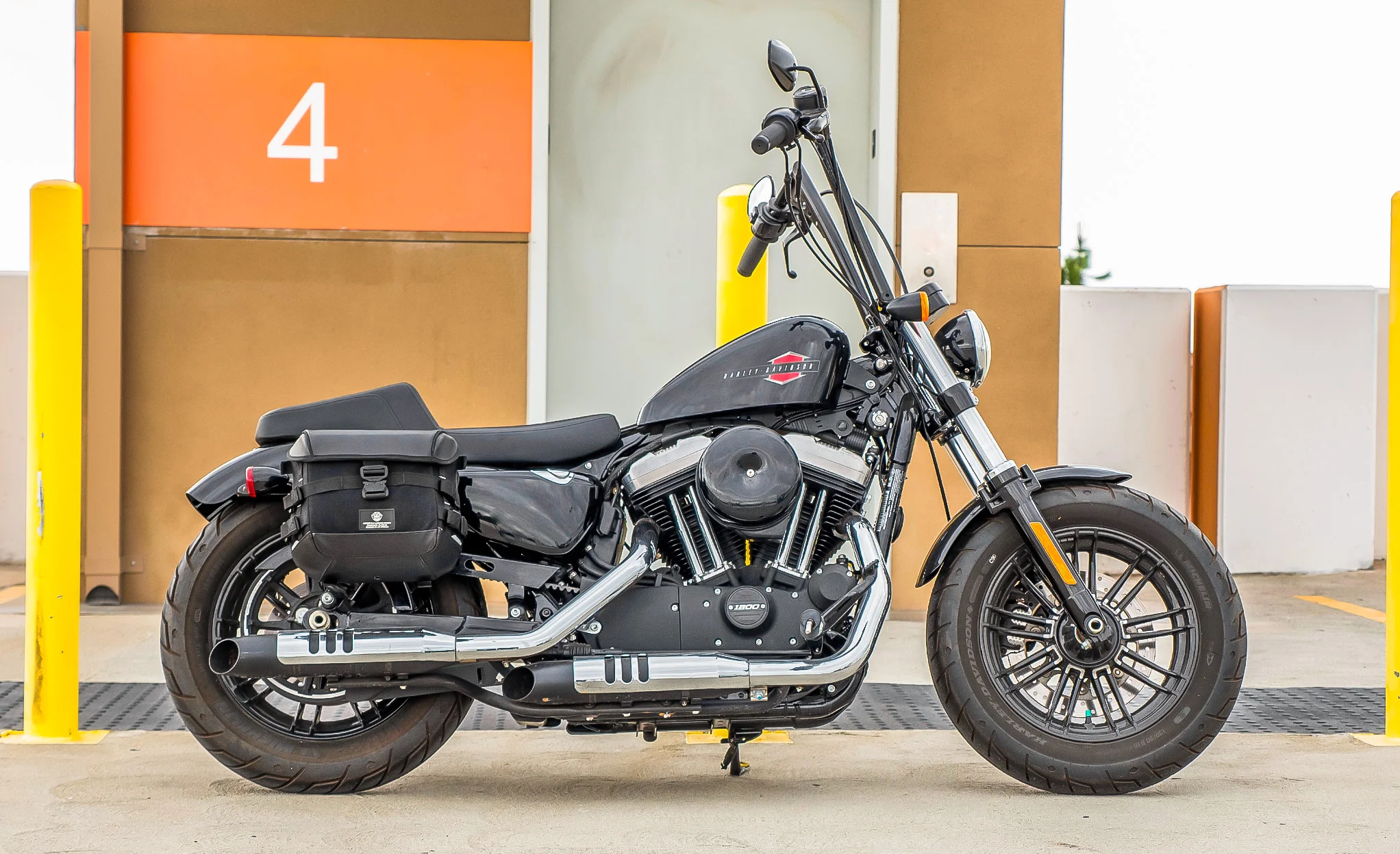 10L - Incognito Quick Mount Small Solo Motorcycle Saddlebag (Right Only) for Harley Sportster Forty Eight XL1200X/XL1200XS - Image 2