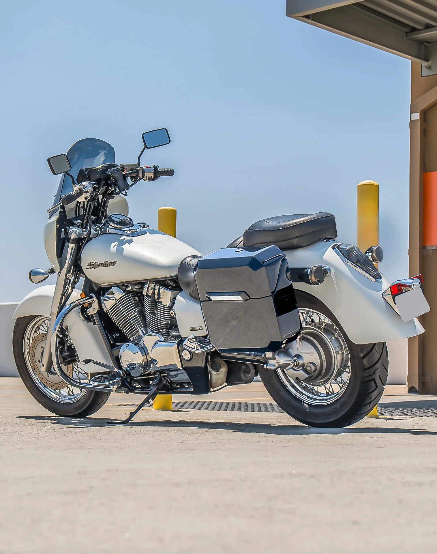 15L - Outlaw Quick Mount Medium Honda 750 Shadow Aero Painted Hard Solo Saddlebag (Left Only) - Image 3
