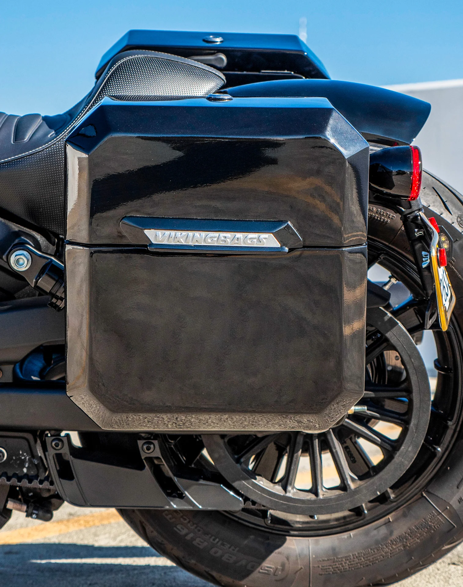 15L - Outlaw Quick Mount Medium Indian Scout Bobber Sixty Painted Hard Solo Saddlebag (Left Only) - Image 4