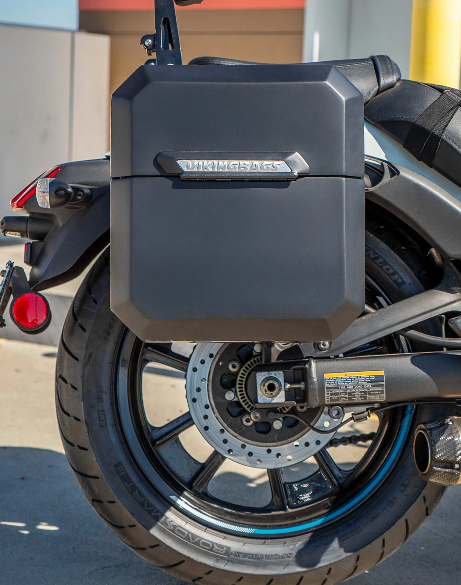 15L - Outlaw Quick Mount Medium Kawasaki Vulcan S Matte Hard Solo Saddlebag (Right Only) - Image 4