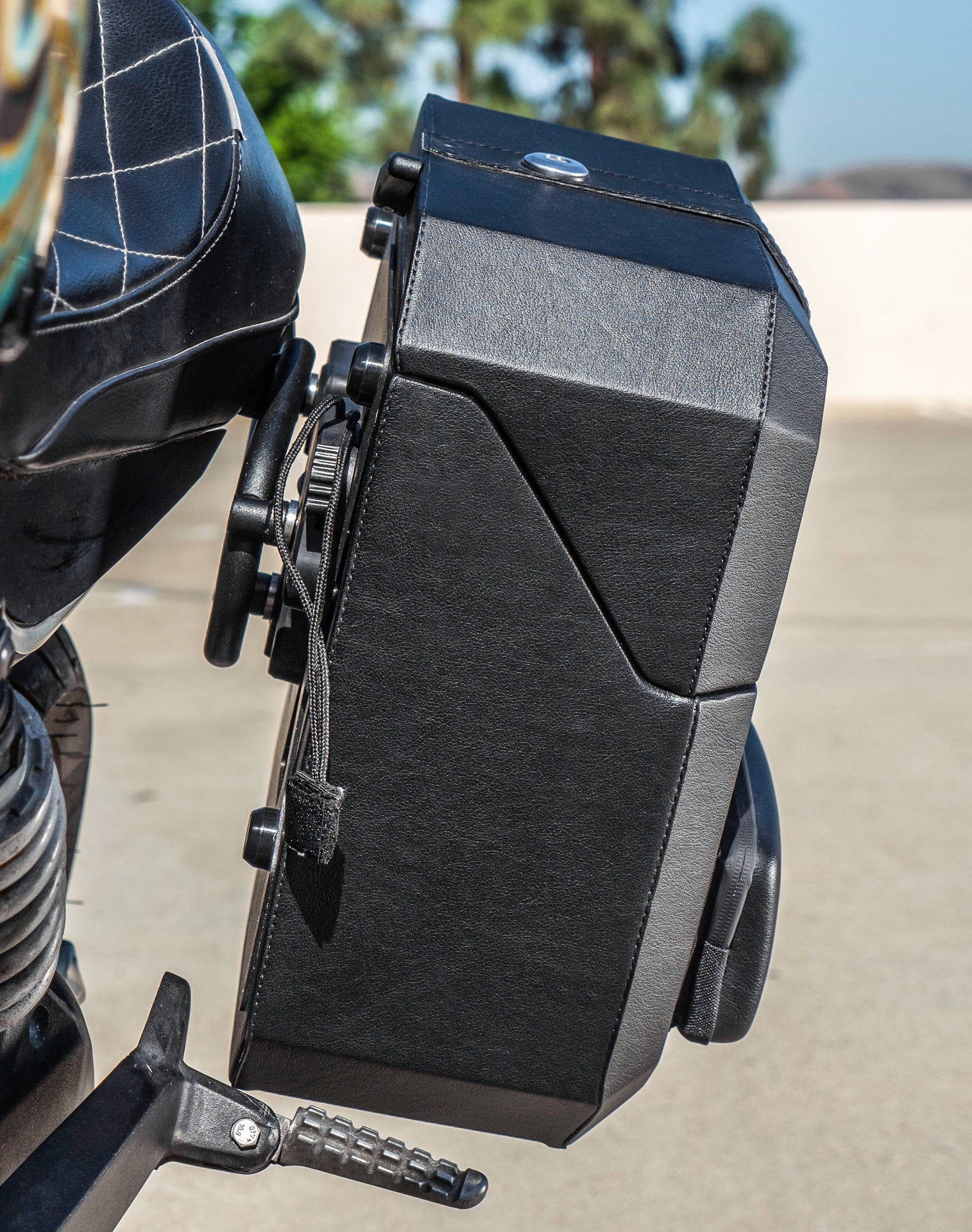 15L - Outlaw Quick Mount Medium Ducati Scrambler (2014-17) Hard Solo Saddlebag (Left Only) - Image 5
