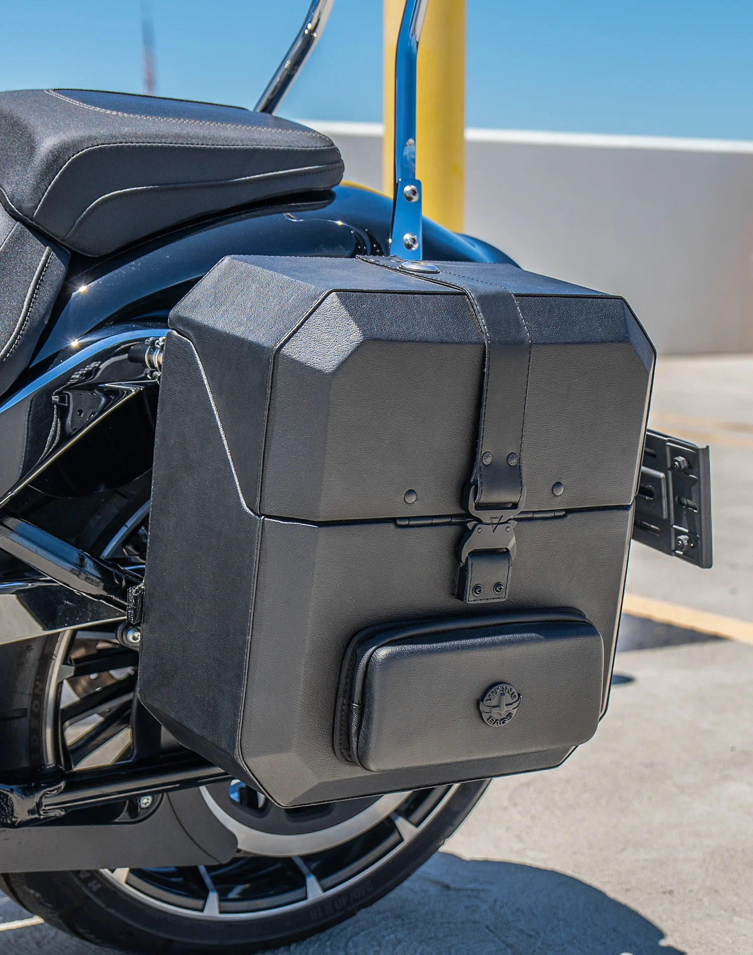 15L - Outlaw Quick Mount Medium Harley Softail Breakout FXBR/S Hard Solo Saddlebag (Left Only) - Image 5