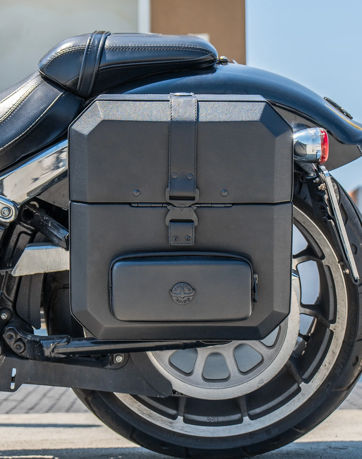15L - Outlaw Quick Mount Medium Harley Softail Fat Boy FLFB/S Hard Solo Saddlebag (Left Only) - Image 4