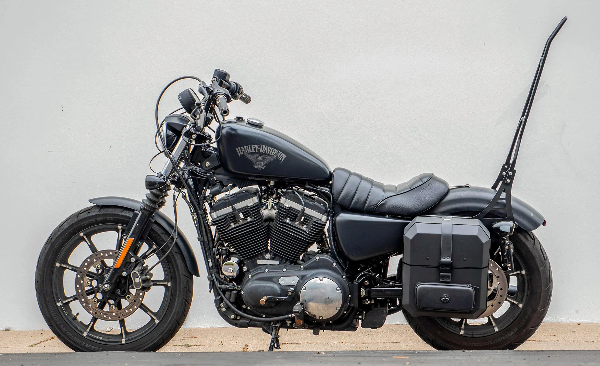 15L - Outlaw Quick Mount Medium Harley Sportster 883 Iron XL883N Hard Solo Saddlebag (Left Only) - Image 2