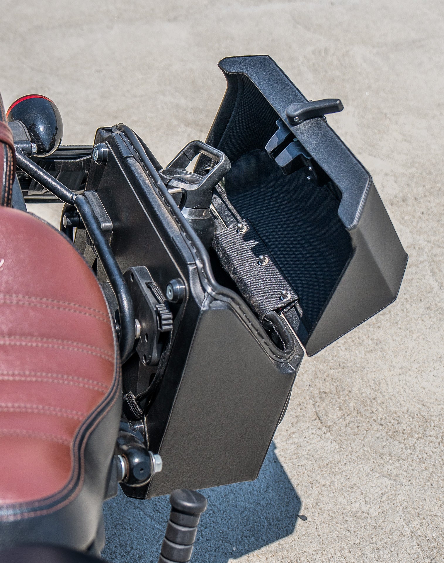 15L - Outlaw Quick Mount Medium Indian Scout Bobber Hard Solo Saddlebag (Left Only) - Image 6