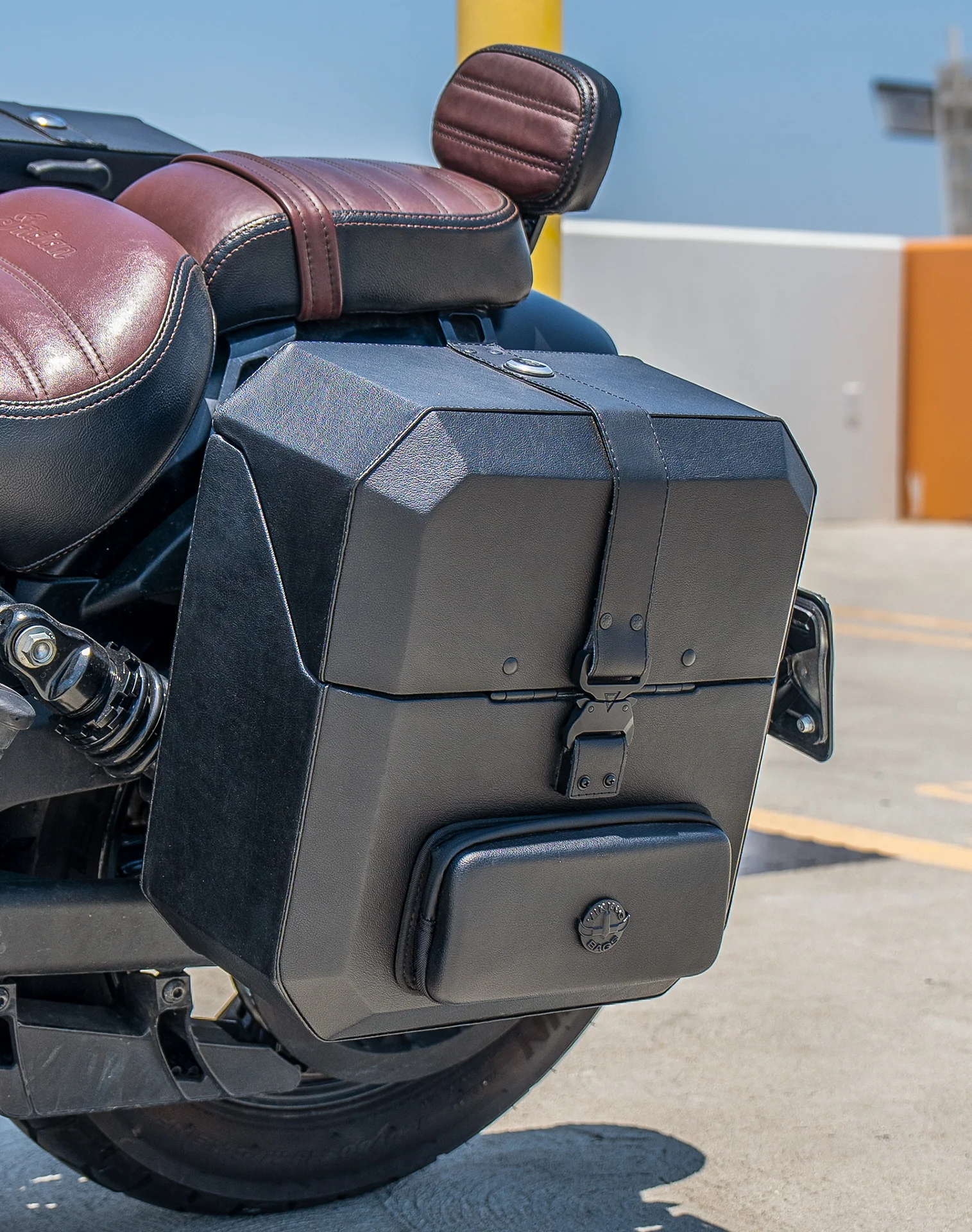 15L - Outlaw Quick Mount Medium Indian Scout Bobber Twenty Hard Solo Saddlebag (Left Only) - Image 5