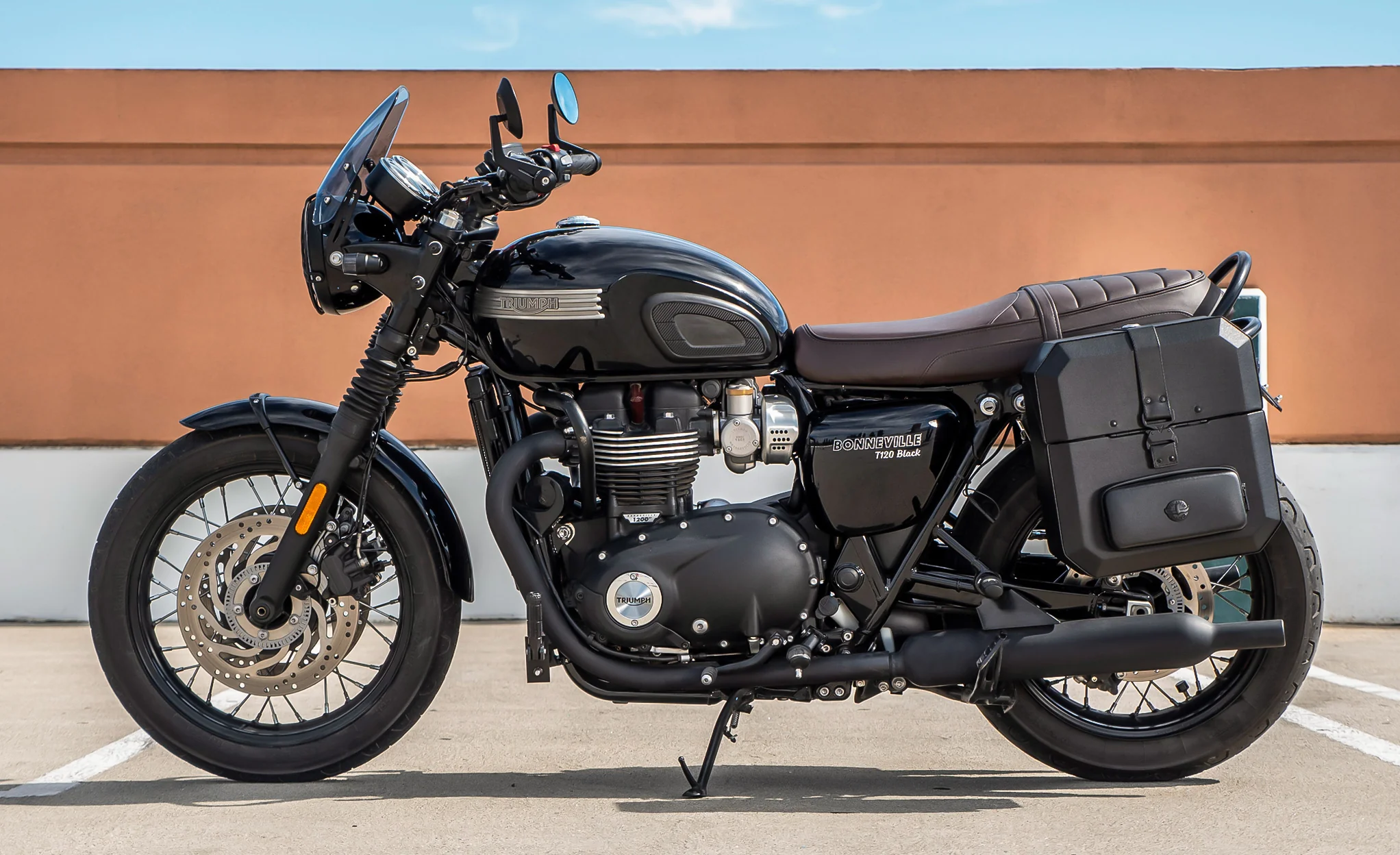 15L - Outlaw Quick Mount Medium Triumph Bonneville T120 Hard Solo Saddlebag (Left Only) - Image 2