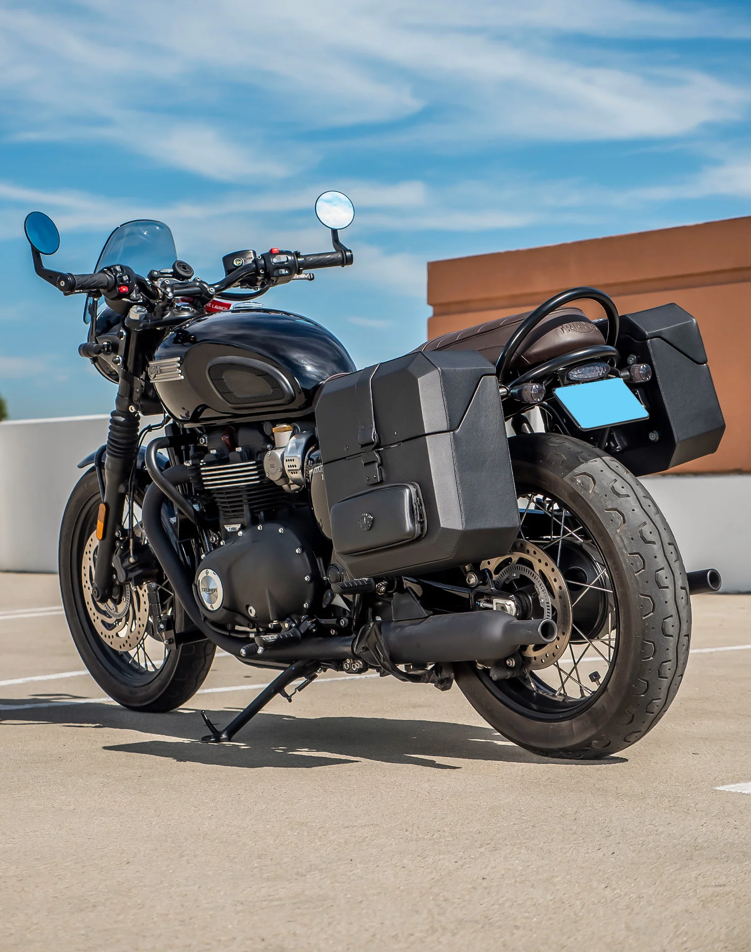 15L - Outlaw Quick Mount Medium Triumph Bonneville T120 Hard Solo Saddlebag (Left Only) - Image 3