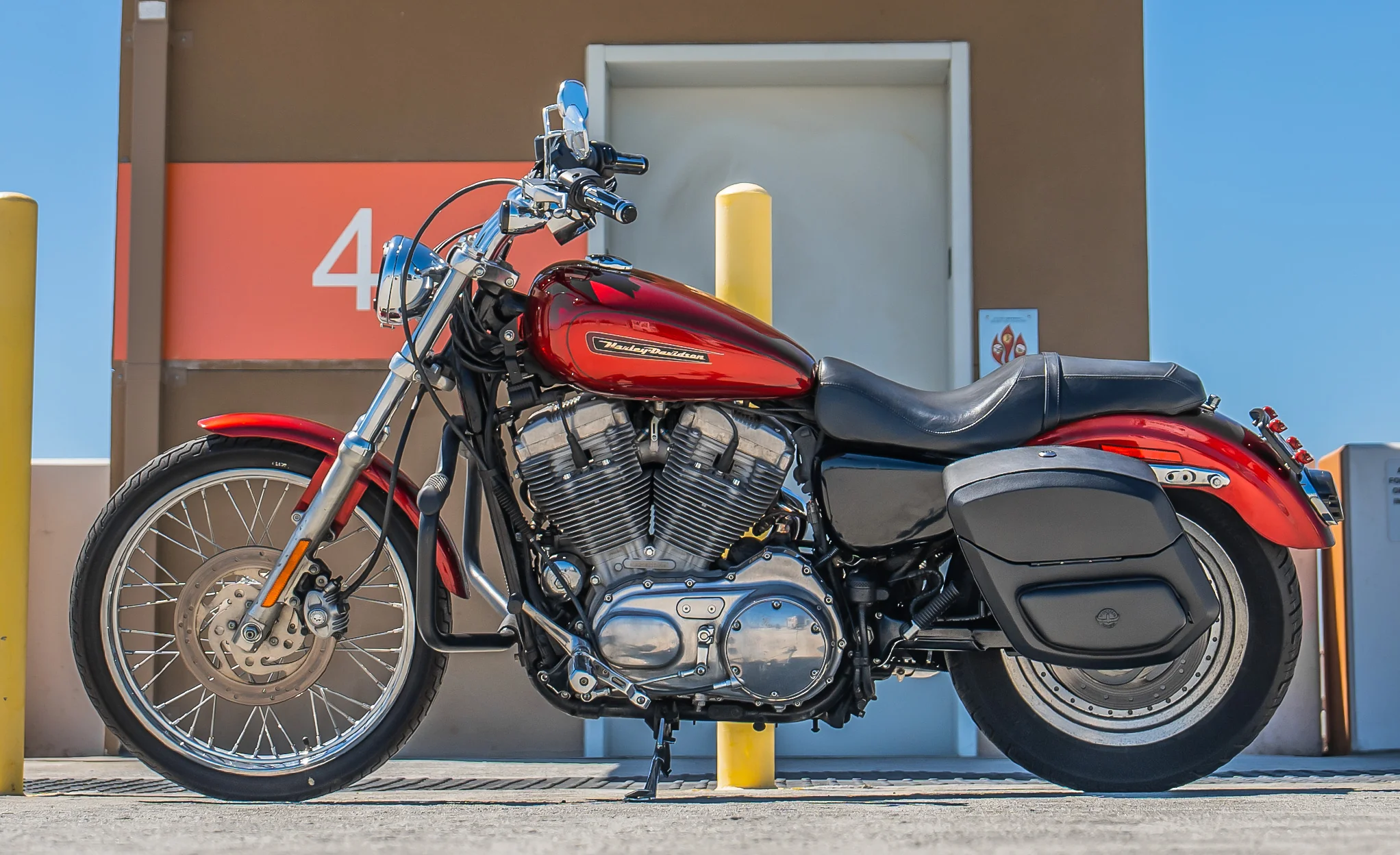 12L - Ironclad Quick Mount Medium Harley Sportster 883 Custom XL883C Hard Solo Saddlebag (Left Only) - Image 2