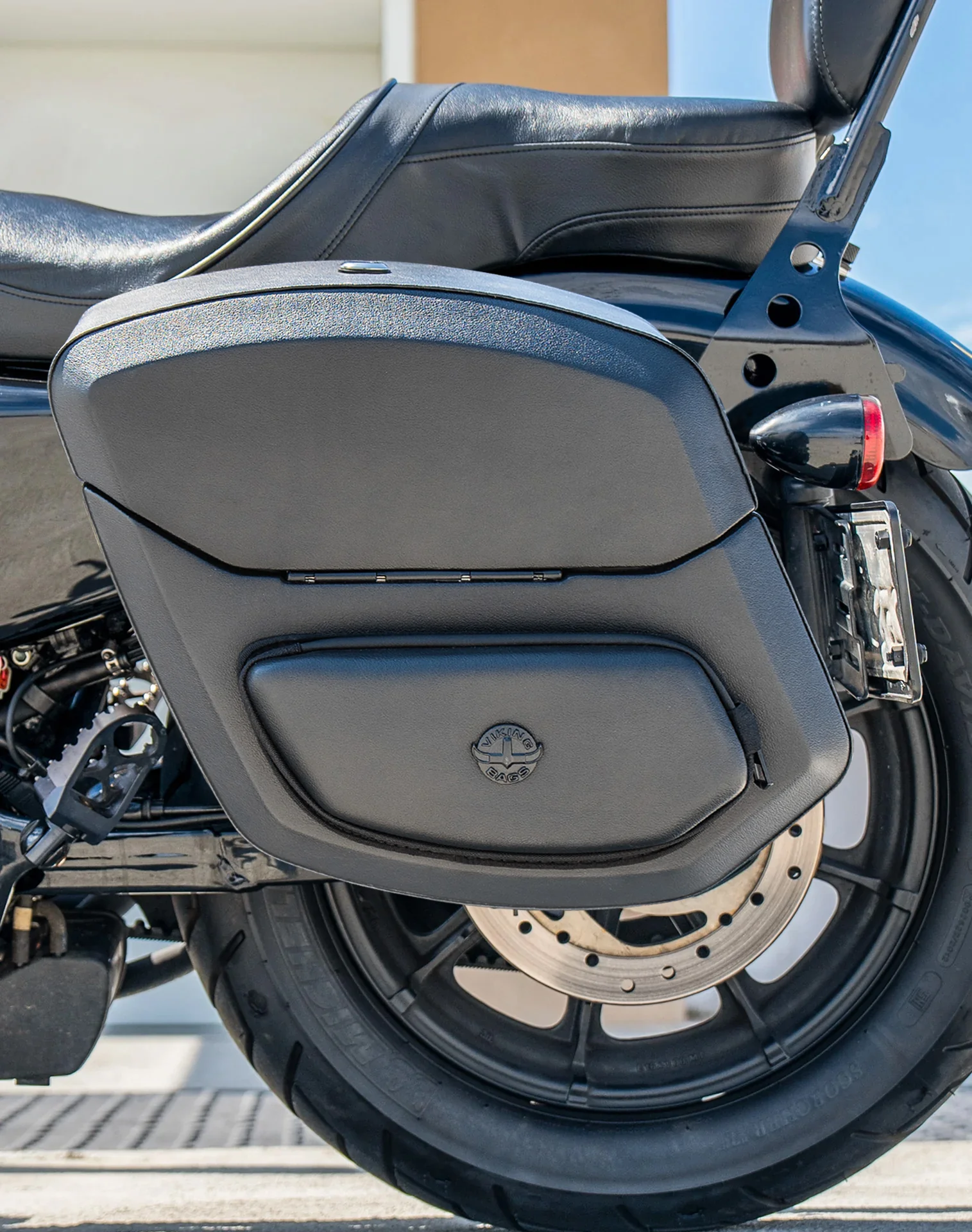 12L - Ironclad Quick Mount Medium Harley Sportster Iron 1200 XL1200NS Hard Solo Saddlebag (Left Only) - Image 4