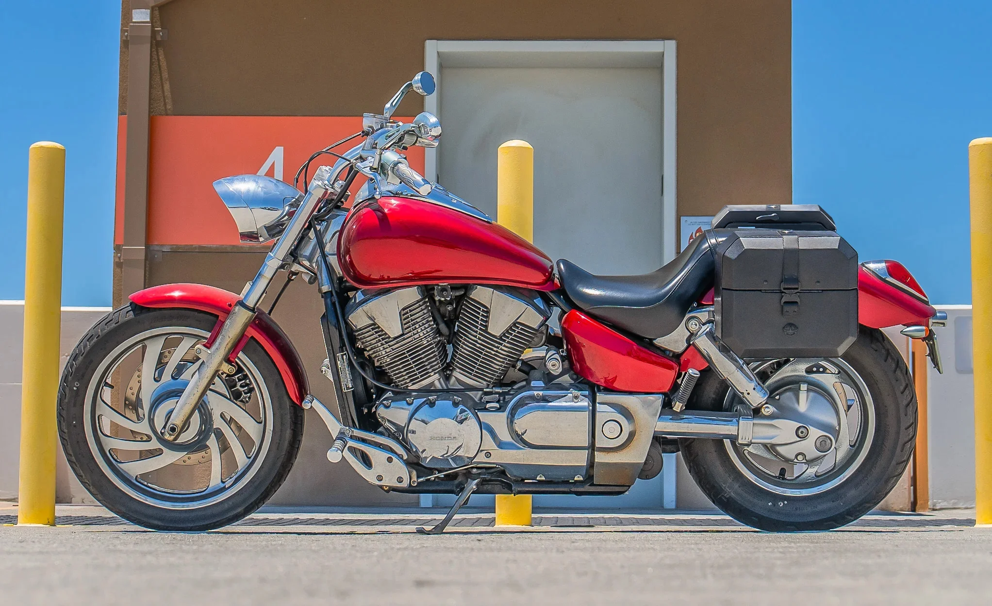 20L - Outlaw Quick-Mount Small Honda VTX 1300 C Leather Wrapped Hard Saddlebags - Image 2