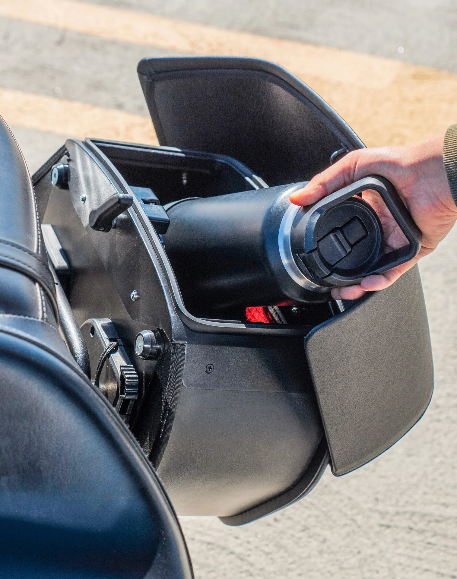 28L - Baelor Medium Quick Mount Kawasaki Vulcan 900 Classic VN900 Motorcycle Saddlebags - Image 6