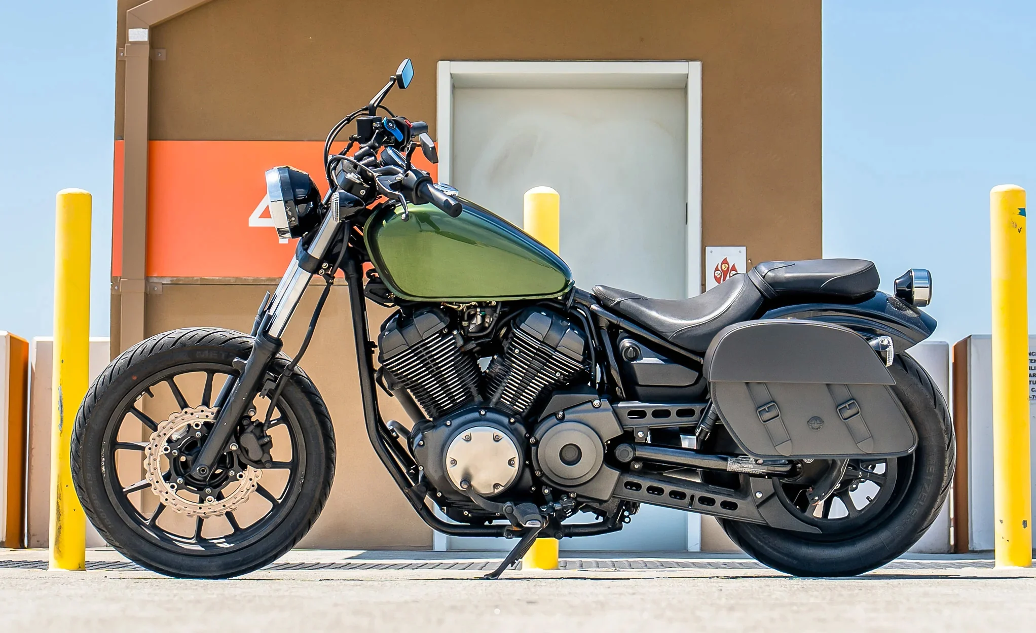 28L - Baelor Medium Quick Mount Yamaha Bolt Motorcycle Saddlebags - Image 2