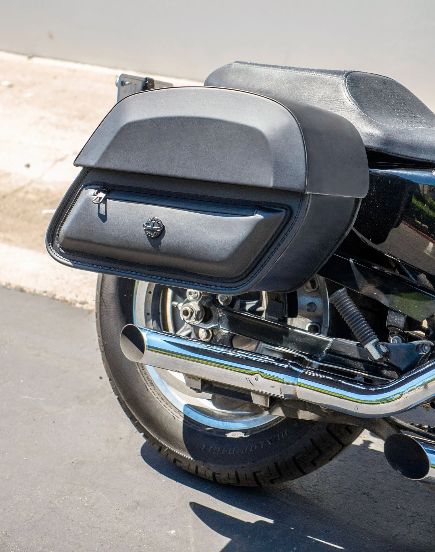 28L - Pantheon Medium Quick Mount Motorcycle Saddlebags For Harley Sportster 1200 Custom XL1200C/XLH1200C - Image 4