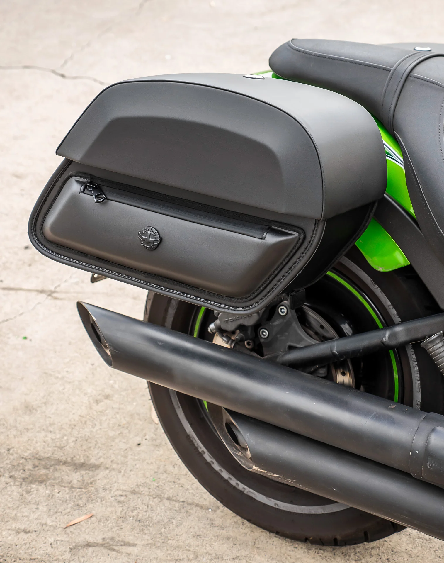 28L - Pantheon Medium Quick Mount Kawasaki Vulcan 900 Custom VN900C Motorcycle Saddlebags - Image 4