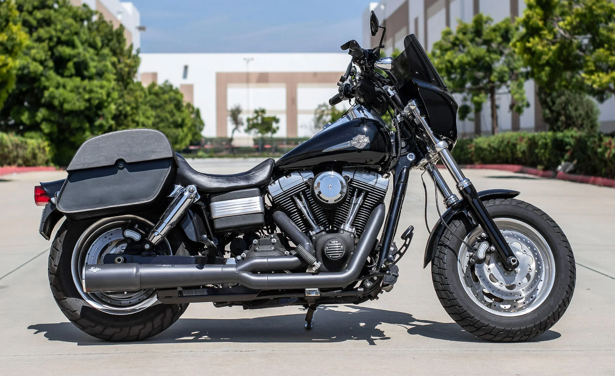 28L - Panzer Medium Quick Mount Leather Saddlebags For Harley Davidson Dyna Fat Bob FXDF/SE - Image 2