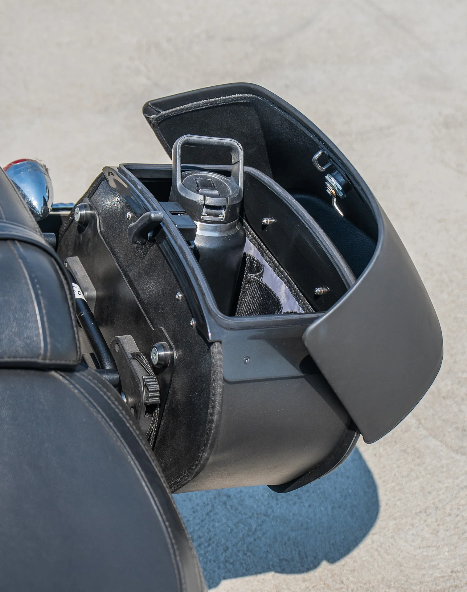 28L - Panzer Medium Quick Mount Leather Saddlebags For Harley Softail Fat Boy FLFB/S - Image 6