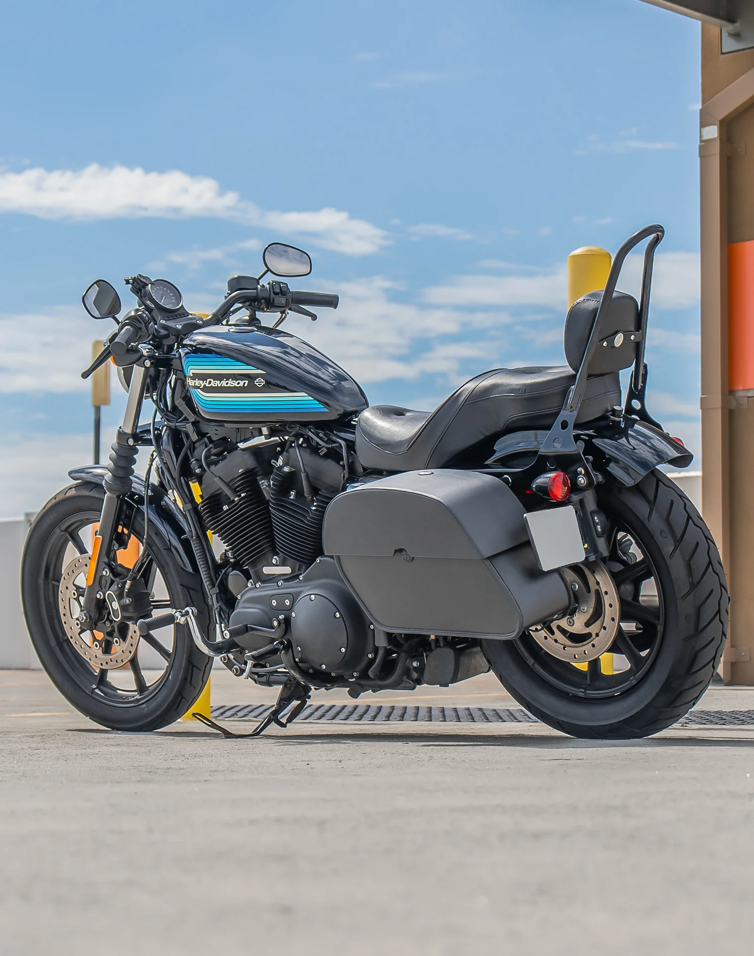 28L - Panzer Medium Quick Mount Leather Saddlebags For Harley Sportster 1200 Iron XL1200NS - Image 3