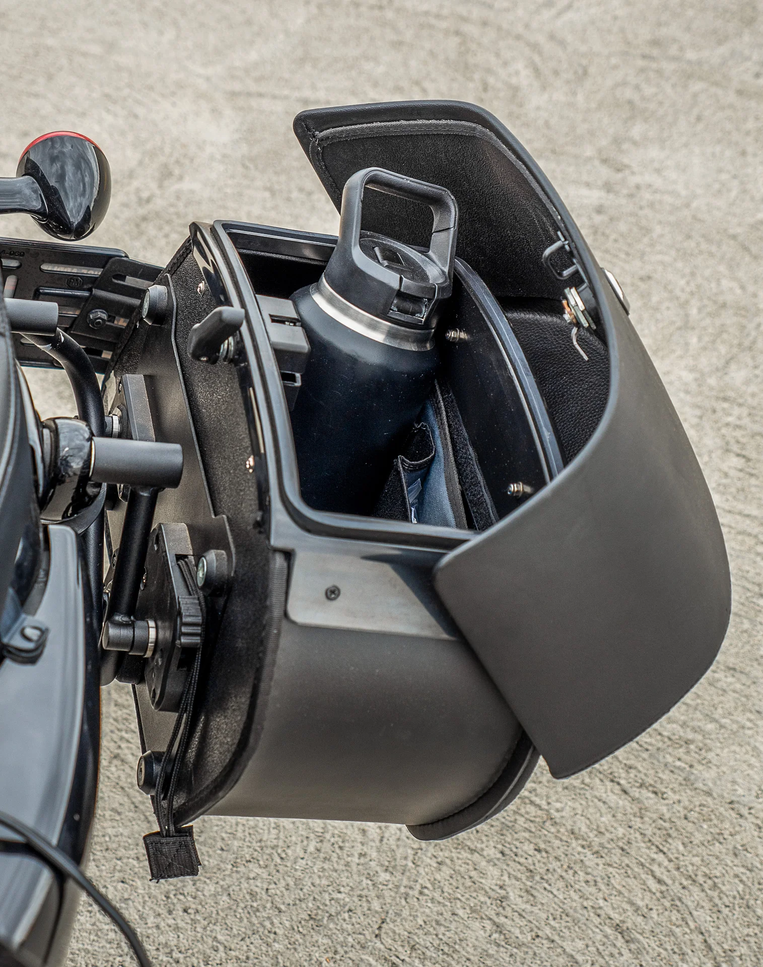 28L - Panzer Medium Quick Mount Leather Saddlebags For Harley Sportster Forty Eight XL1200X/XL1200XS - Image 6