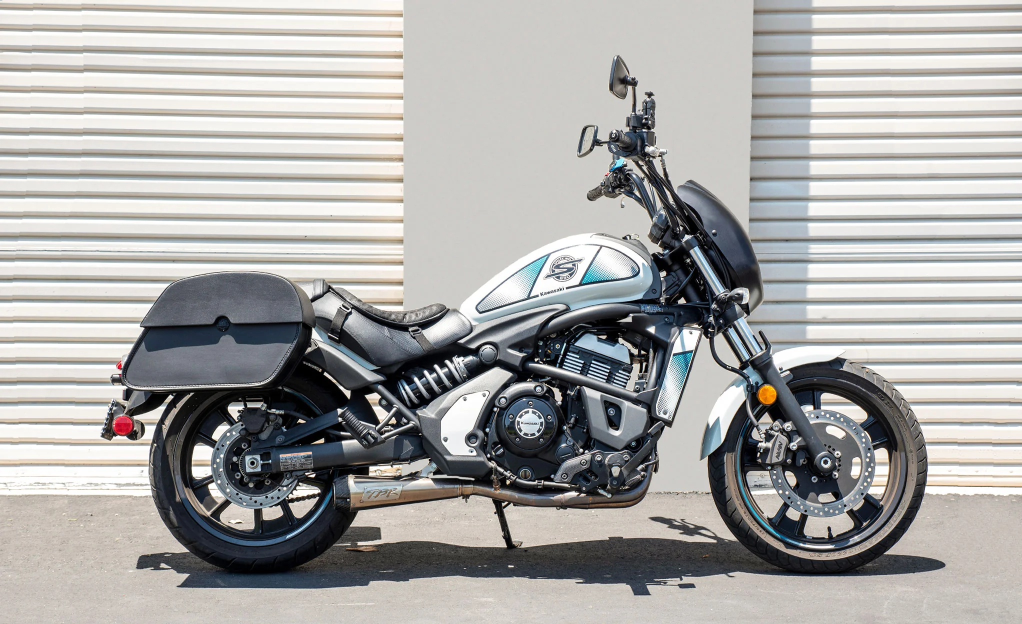 28L - Panzer Medium Quick Mount Kawasaki Vulcan S VN650 Leather Saddlebags - Image 2
